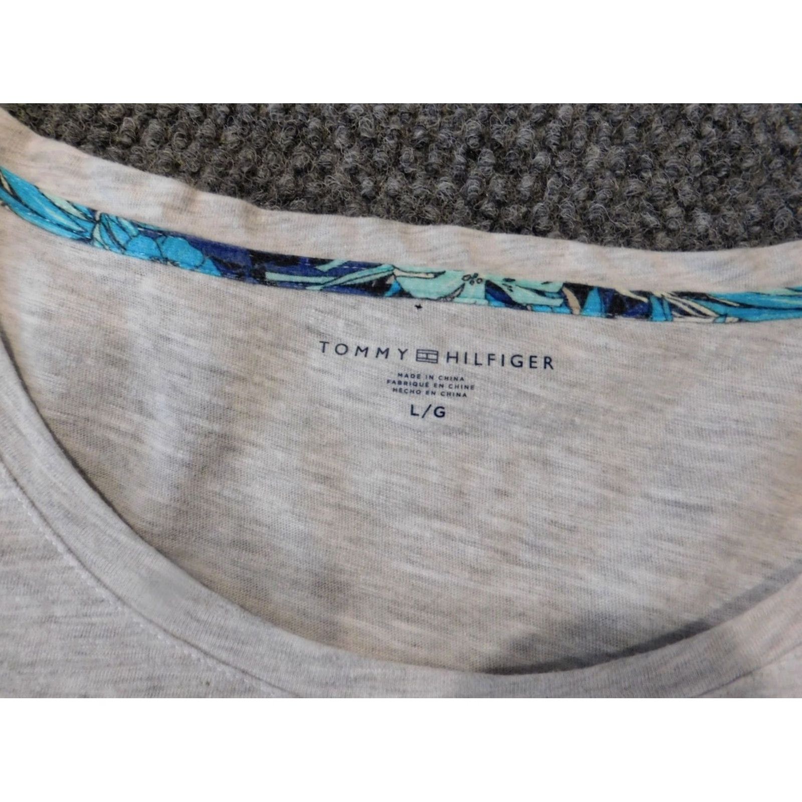 Tommy Hilfiger Tommy Hilfiger Womens Blouse L Gray Heart Graphic Crew Neck Short Sleeve Cotton Classic Size L / US 10 / IT 46 - 4 Thumbnail