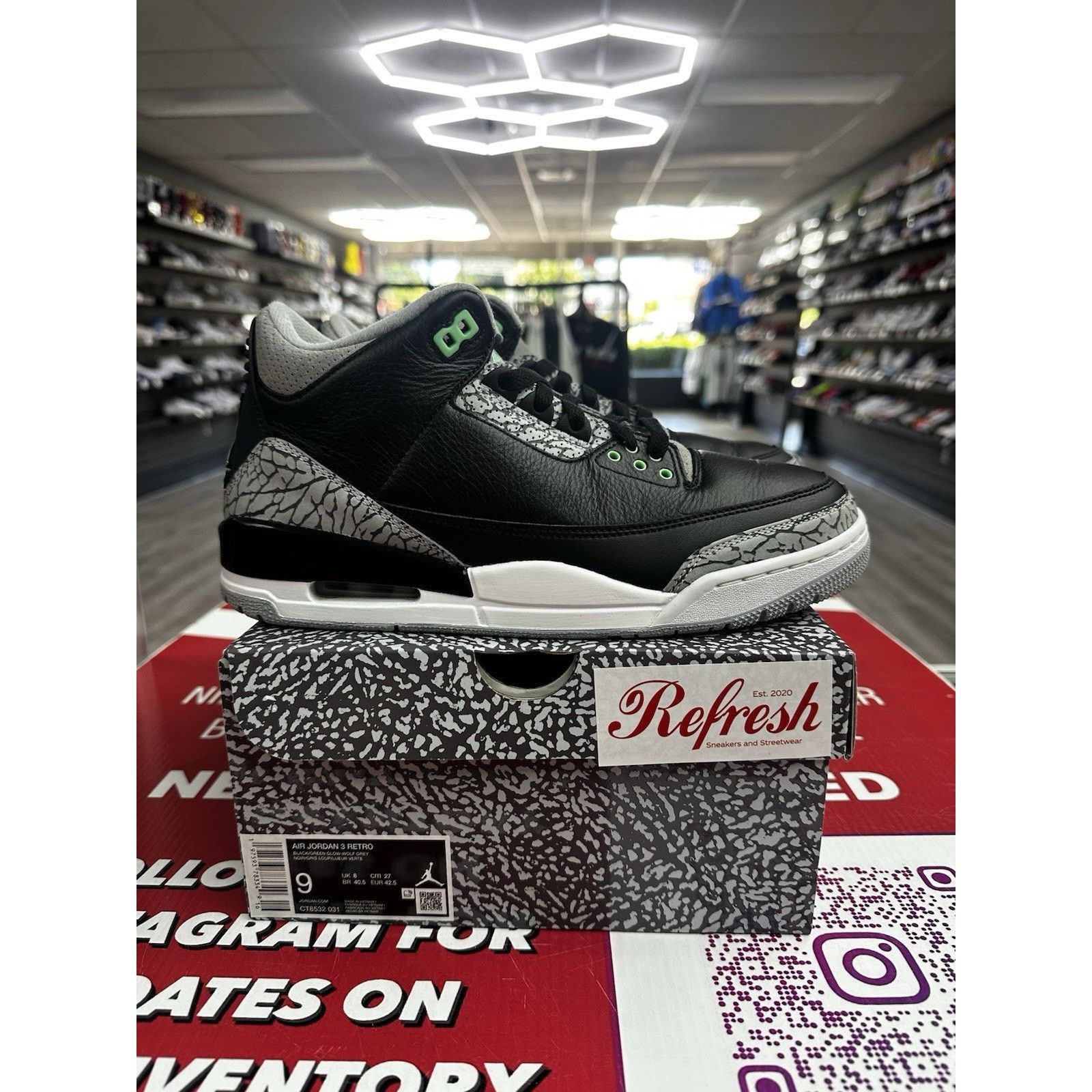 Jordan Brand Air Jordan 3 Retro Green Glow Size 9 CT8532-031 Size US 9 / EU 42 - 1 Thumbnail