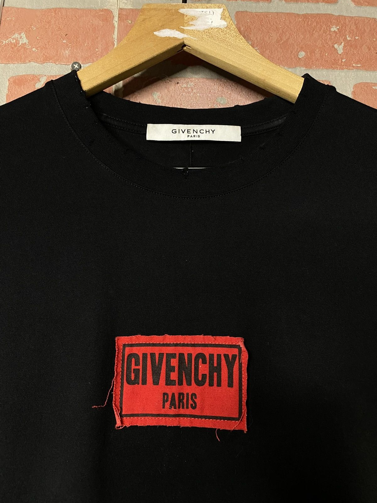Givenchy Givenchy Spellout Black T-Shirt Preowned Men’s Size Medium Size US M / EU 48-50 / 2 - 2 Thumbnail
