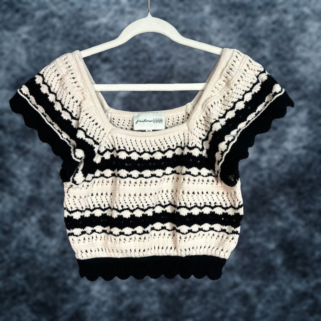 Vintage Freshman 1996 Womens Size Small Black & White Crochet Knit Top Cotton Blend Vintage No Brand Freshman 1996 Top Cropped Crochet Pattern Striped Size S / US 4 / IT 40 - 1 Thumbnail