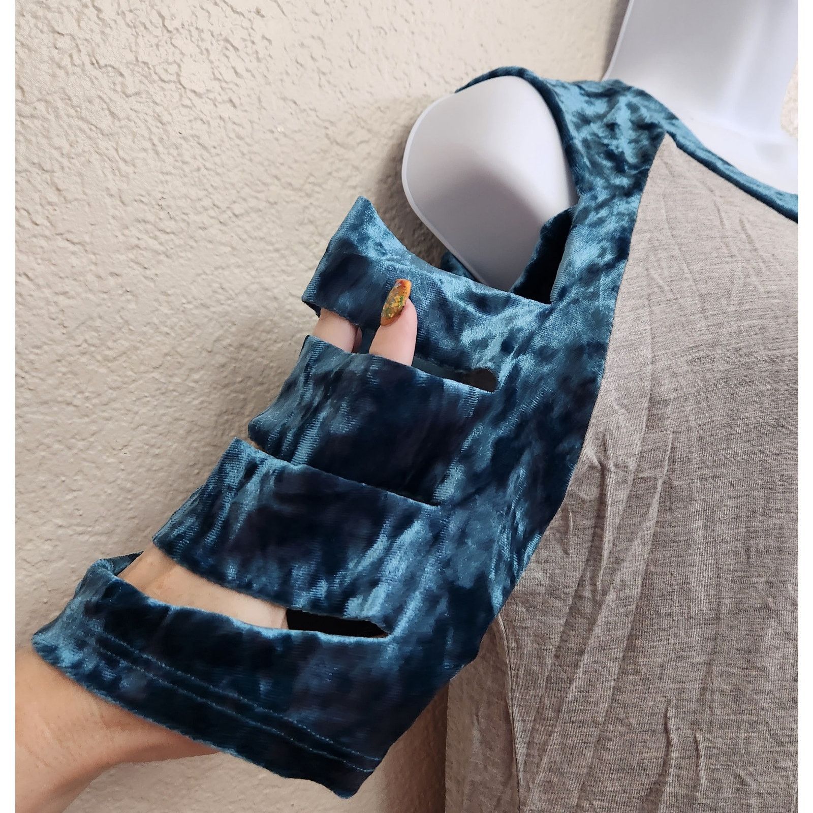 Other Promesa Gray Blue Velvet Cold Shoulders Top Medium Size M / US 6-8 / IT 42-44 - 2 Thumbnail