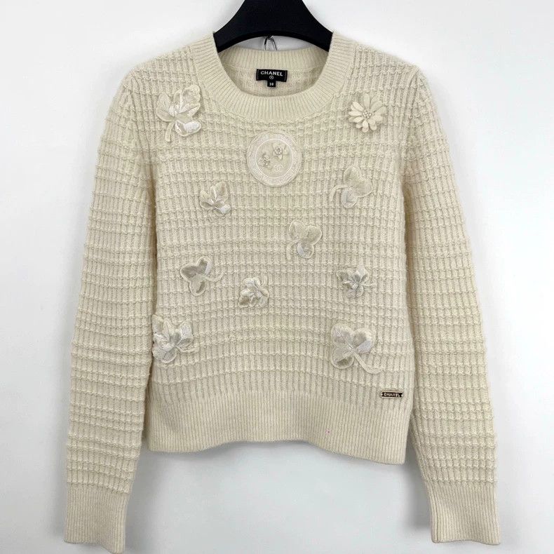Chanel Chanel Beige three-dimensional embossed flower knitted swea Size XS / US 0-2 / IT 36-38 - 1 Thumbnail