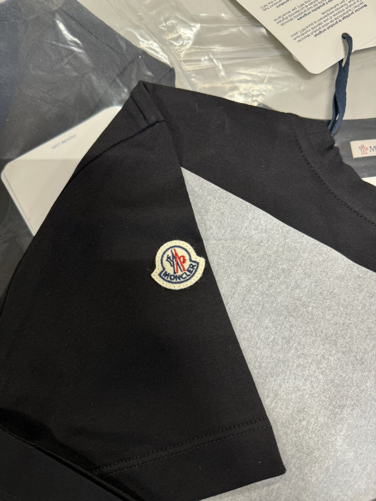 Moncler Moncler Logo Patch T-Shirt NEW 365$ Size US M / EU 48-50 / 2 - 4 Thumbnail