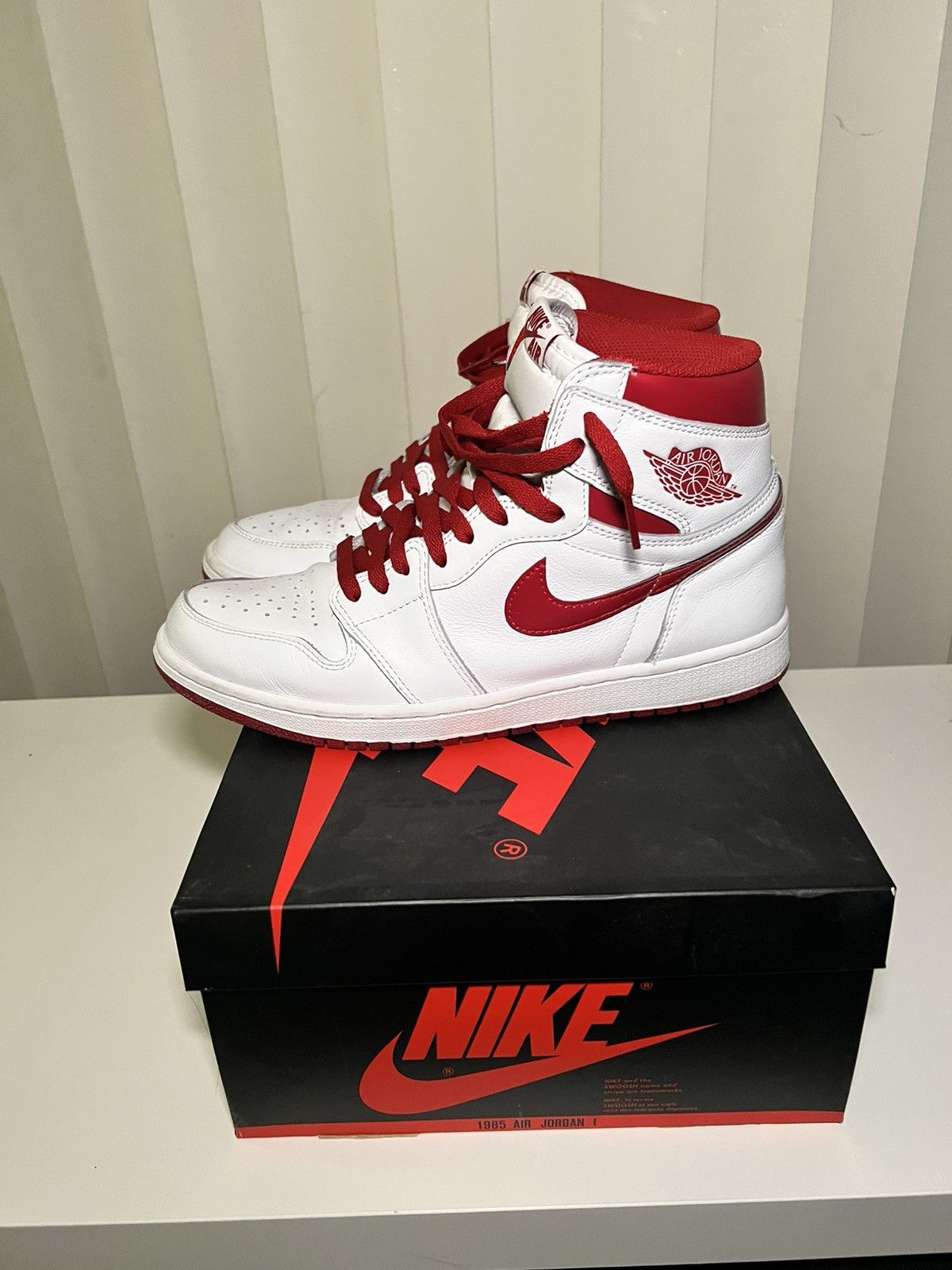 nike jordan 1 metallic red