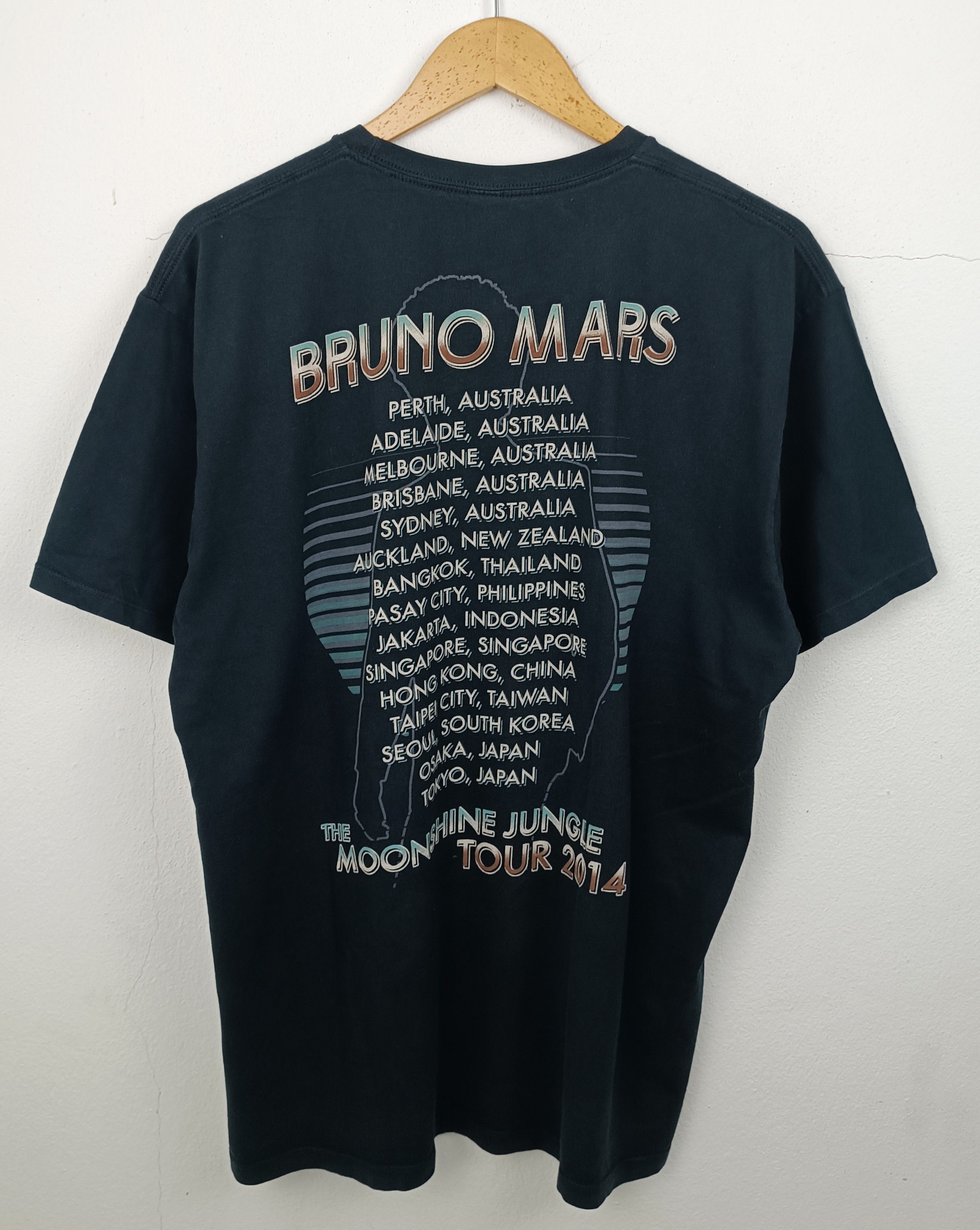 Rap Tees VINTAGE 2014 BRUNO MARS MOONSHINE JUNGLE drake beyonce Size US XL / EU 56 / 4 - 4 Thumbnail