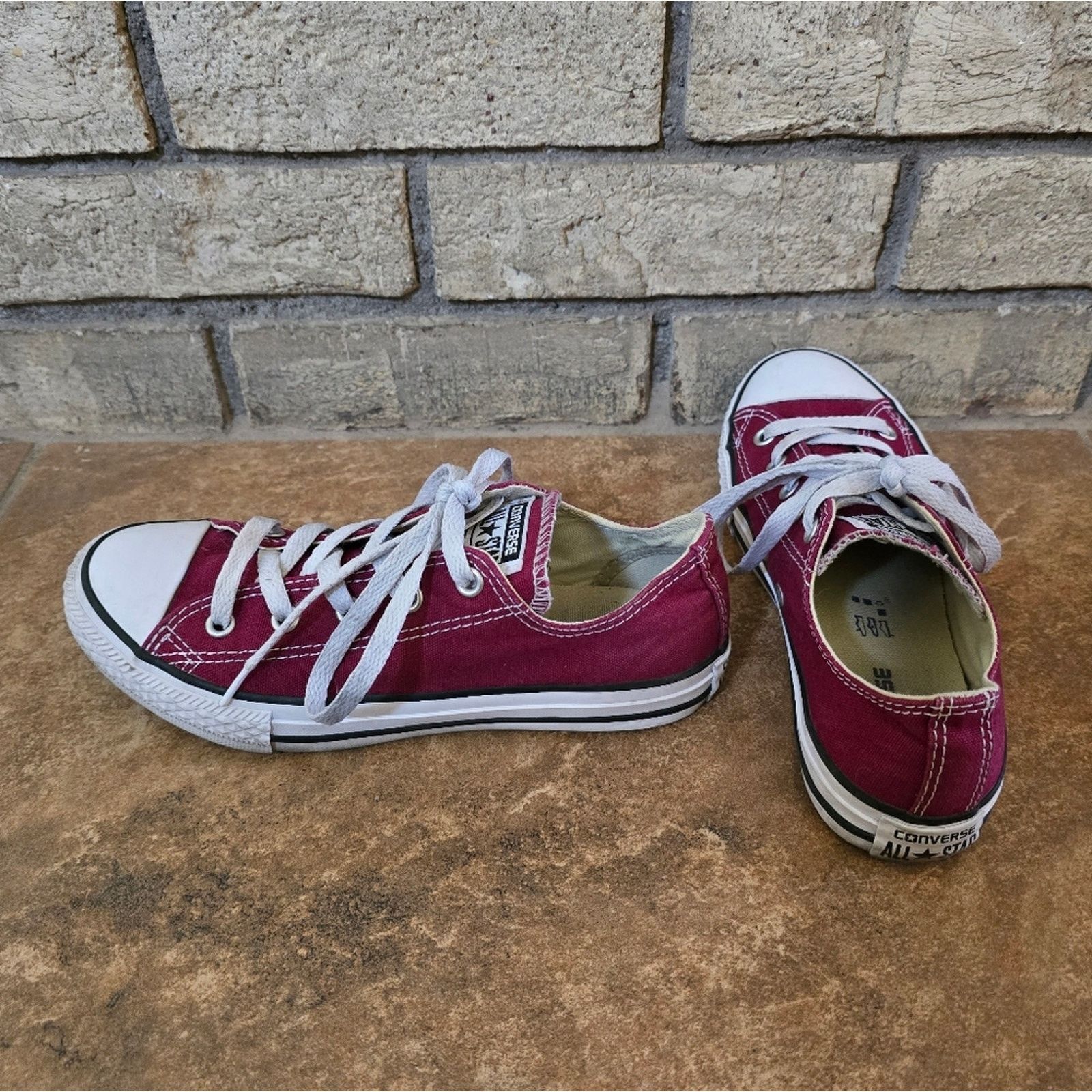 Converse Burgundy | CONVERSE | Classic Sneaks Size US 5 / EU 37 - 3 Thumbnail