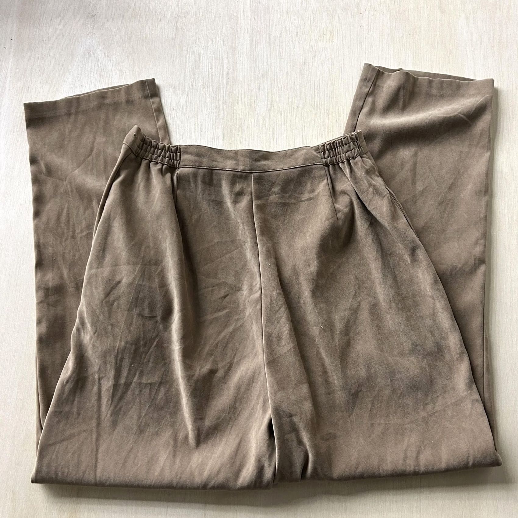 Vintage Sag Harbor Dress Pants Womens 12 Beige Straight Leg Elastic Waist Stretch Career Pants Women Straight Leg Beige 12 Mens? Wait; this is not right. Size 34" / US 12 / IT 48 - 3 Thumbnail