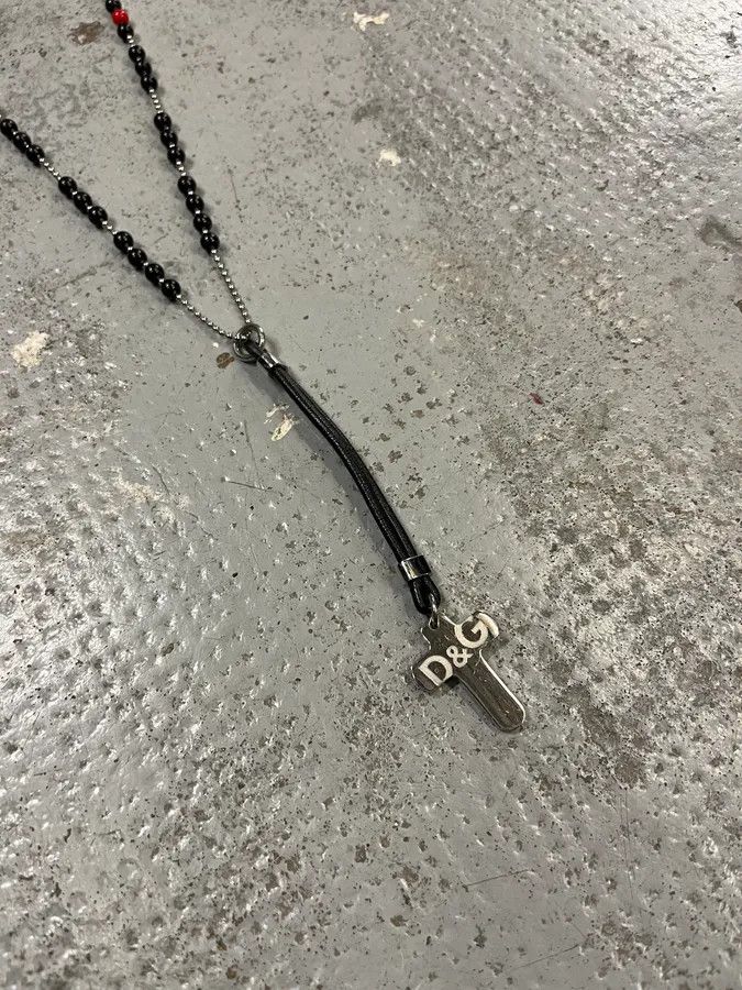 Dolce & Gabbana 2000s Dolce & Gabbana Rosary Red & Black Beaded Cross Necklace Size ONE SIZE - 3 Thumbnail