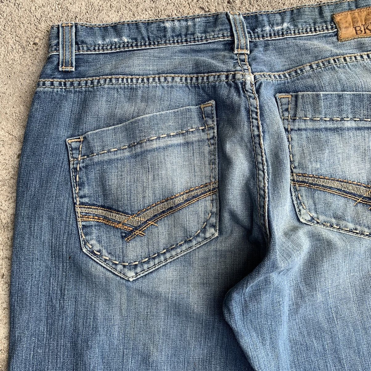 Japanese Brand Vintage BKE Bullet Shot Hole Distressed Denim W34 Size US 34 / EU 50 - 13 Thumbnail