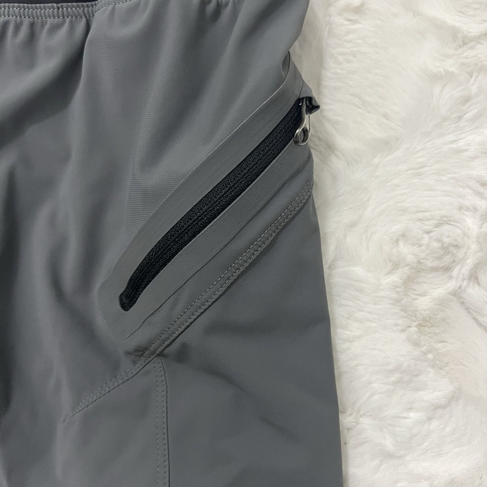 Lululemon Lululemon Shorts Mens Small Gray Black Pace Breaker Lined Size US 26 / EU 42 - 4 Thumbnail