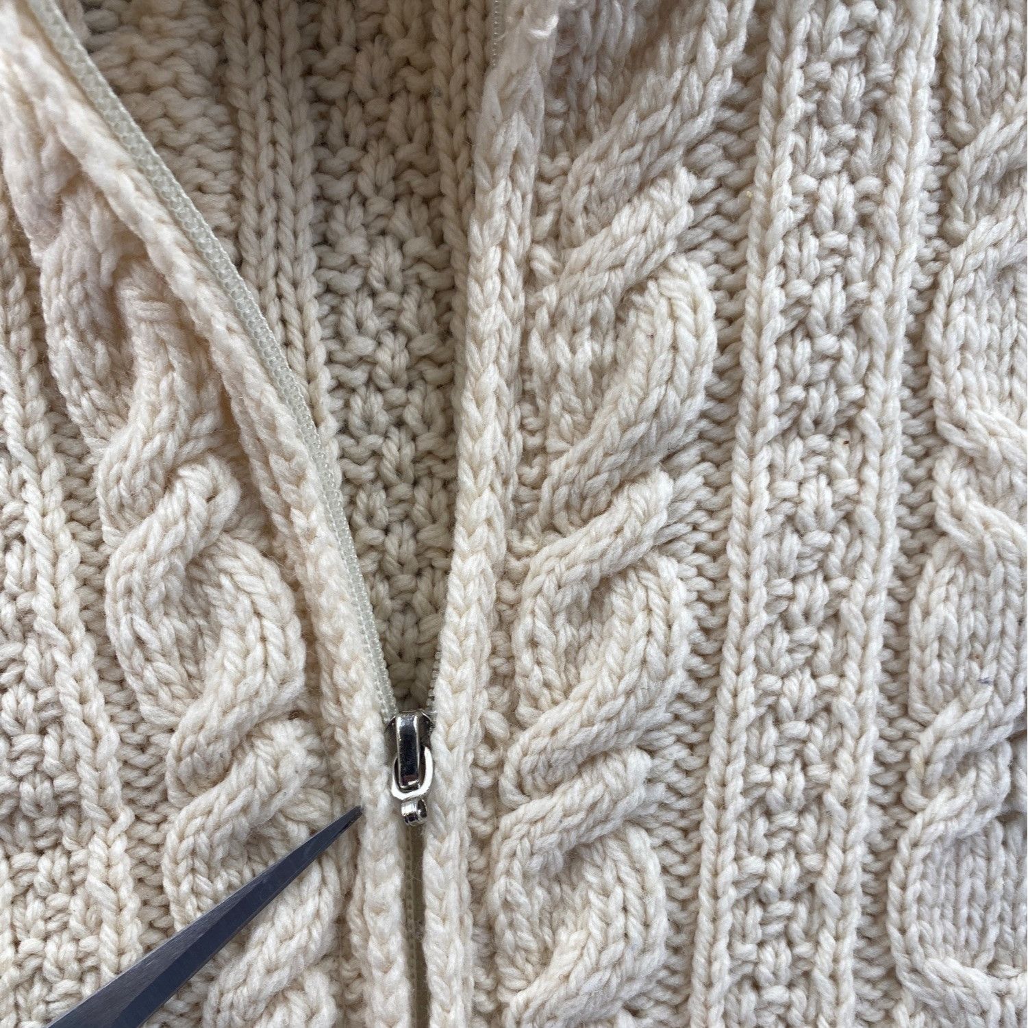 Aran Crafts Aran Crafts Women's Cardigan Sweater Medium Cream Cable Knit Size M / US 6-8 / IT 42-44 - 6 Thumbnail