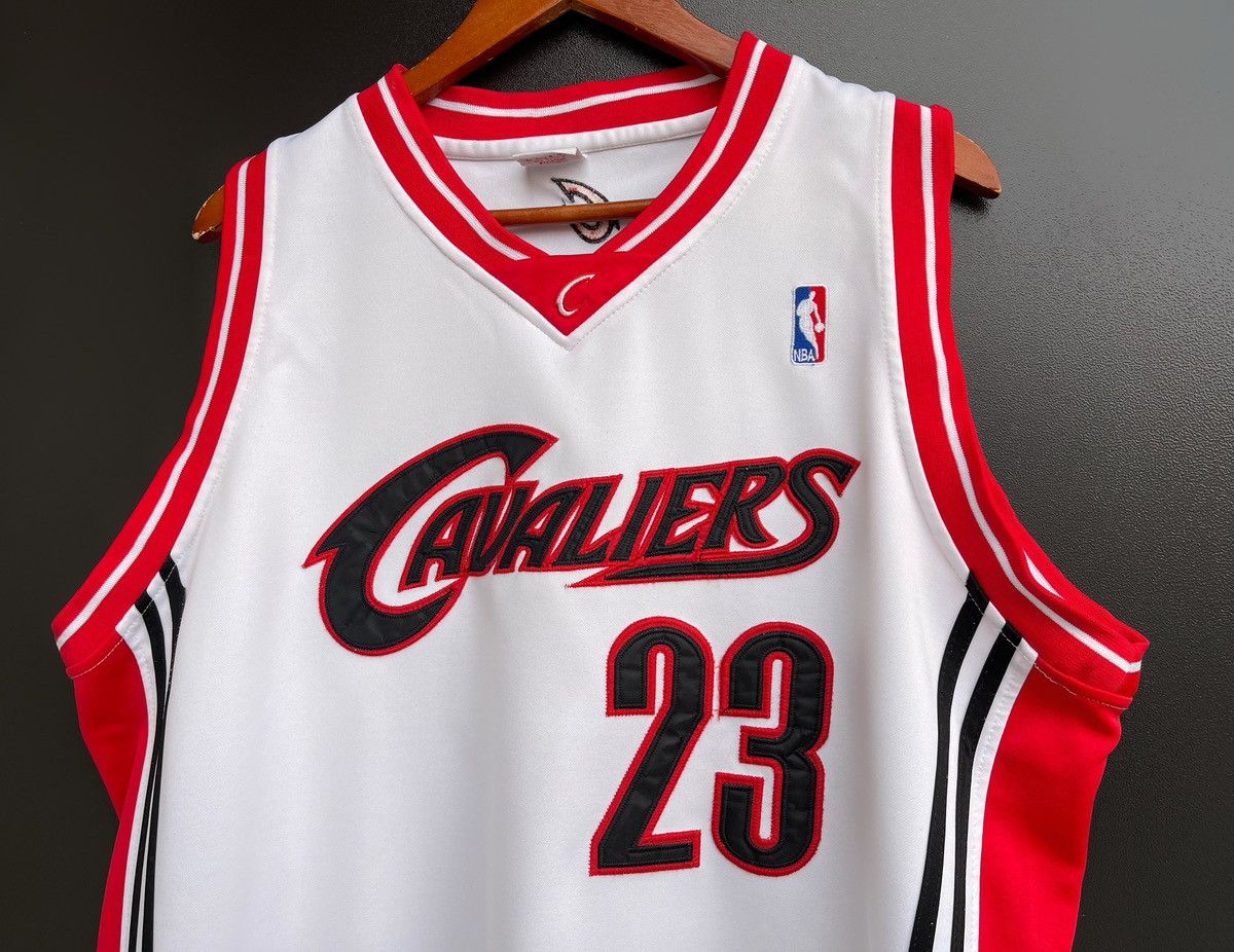 NBA LeBron James 23 Cleveland Cavaliers Hardwood Classics Jersey Size US XL / EU 56 / 4 - 3 Thumbnail