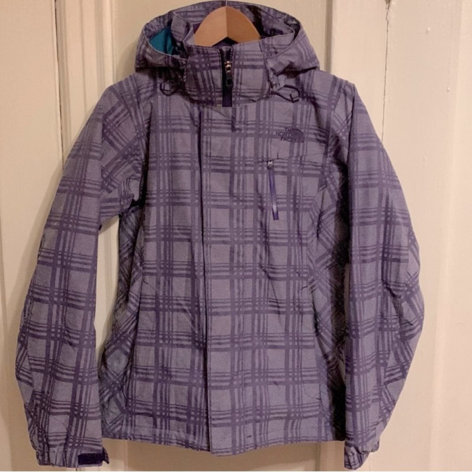 image of The North Face Hyvent Snowboarding And Ski Jacket Shell in Purple, Women's (Size XS)