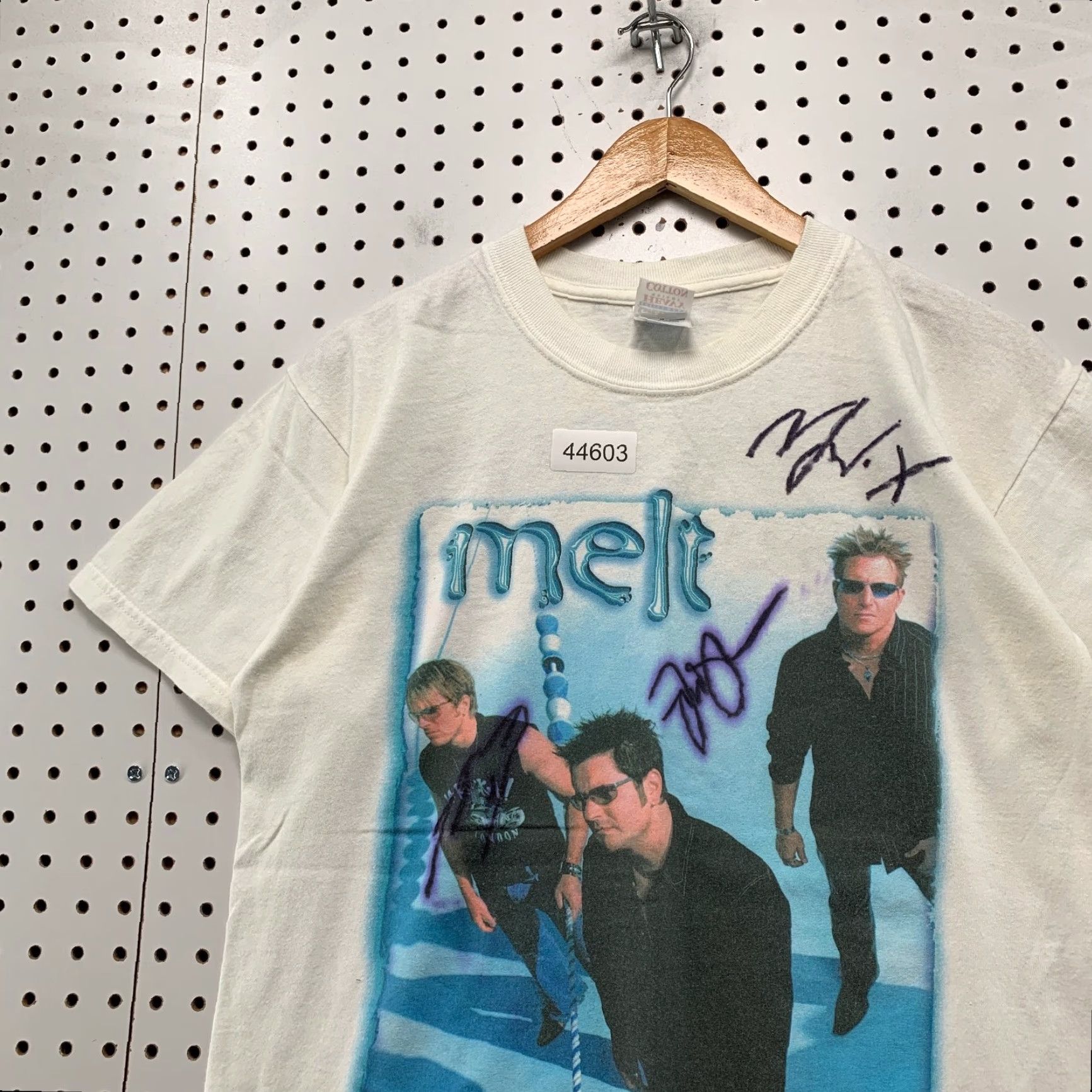 Gildan VINTAGE Rascal Flatts Melt Shirt Mens M Autograph 90s White Country Pop Shirt Mens M White Rascal Flatts 90s Band Music Vintage Size US M / EU 48-50 / 2 - 7 Thumbnail