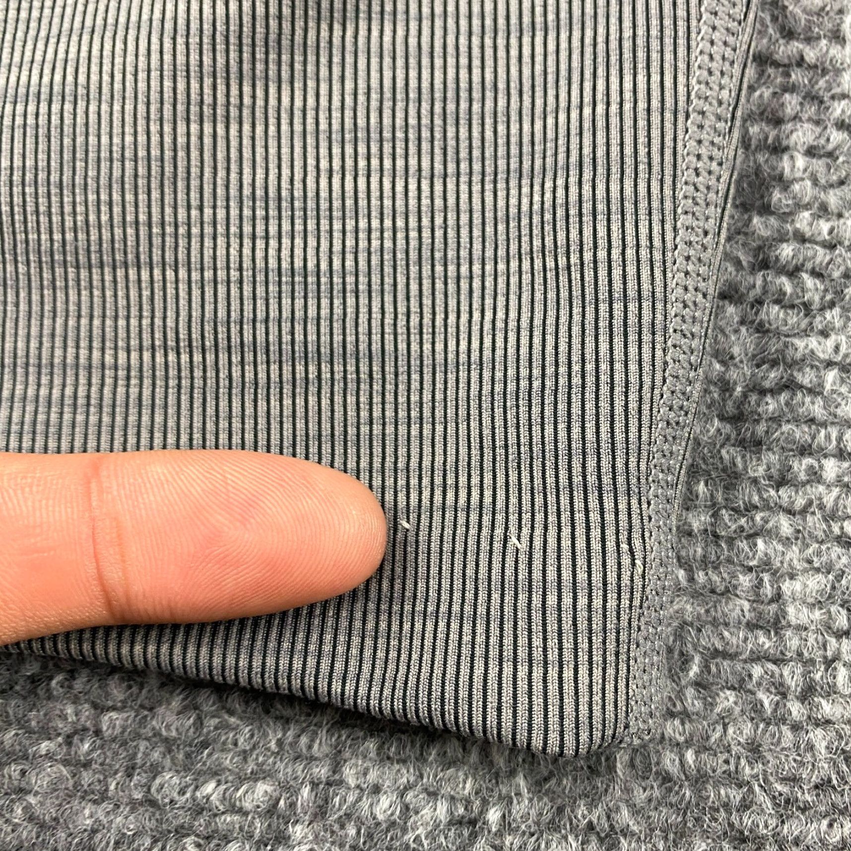 Vuori Vuori Leggings Womens 27 Gray Striped Capri Crop Pull-On Stretch Modified Hem Shirt Size 27" / US 4 / IT 40 - 3 Thumbnail