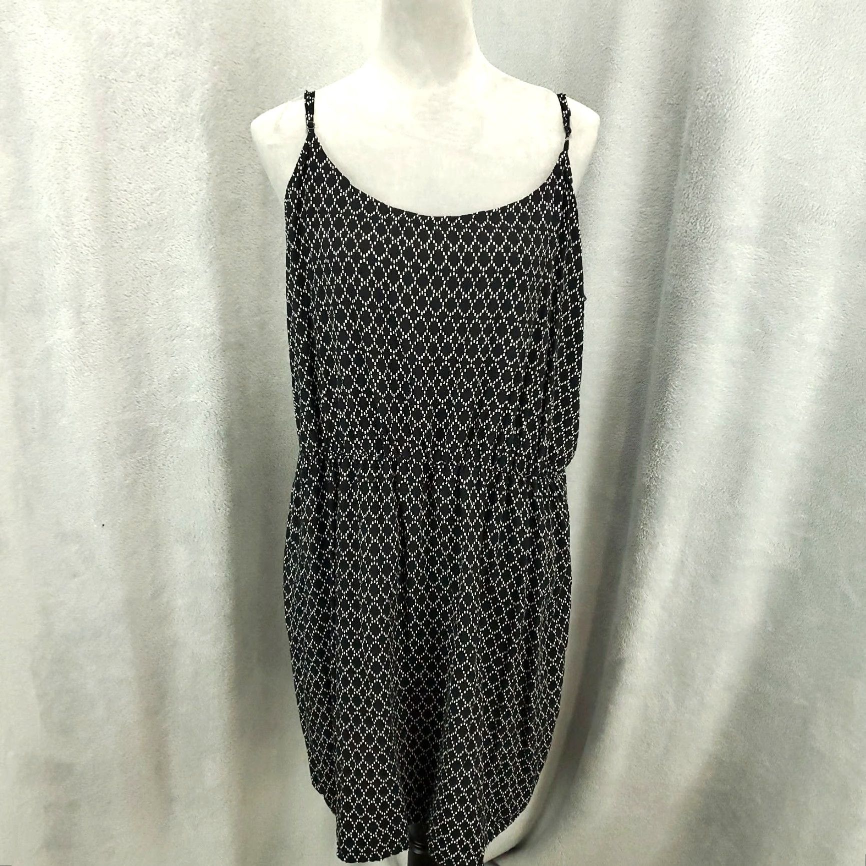 Old Navy Womens Old Navy Camisole Dress 2XL Black White Sleeveless V-Neck Pullover Geometric Mini Tank Dress Fashion Slip Dress Beach Reg 2XL Womens Size XXL / US 16-18 / IT 52-54 - 2 Thumbnail
