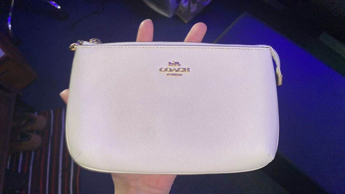 Coach White and gold Coach wristlet Size ONE SIZE - 1 Thumbnail