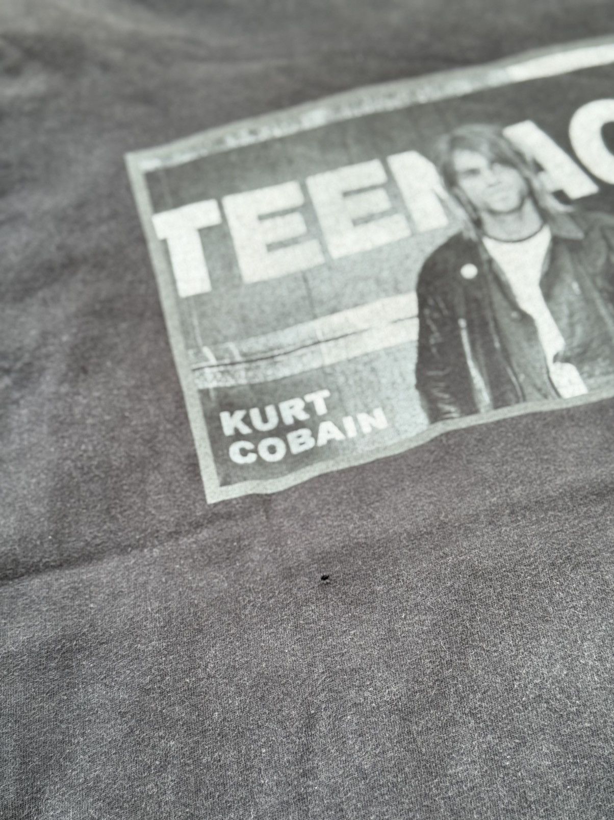 Band Tees × Teenage × Vintage Vintage 2002 Teenage Kurt Cobain thrashed Tees Size US L / EU 52-54 / 3 - 3 Thumbnail