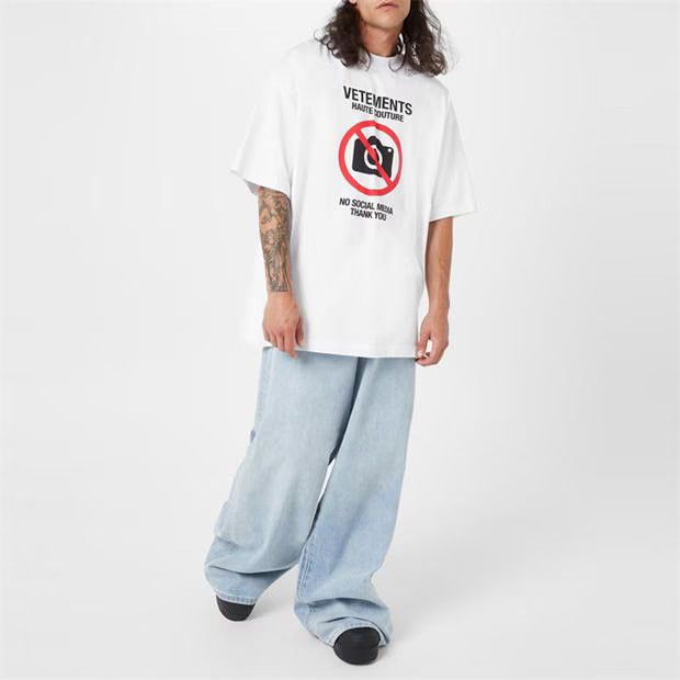 Vetements o1g2r1mq0824 Graphic-Print T-Shirts in White Size US L / EU 52-54 / 3 - 3 Thumbnail