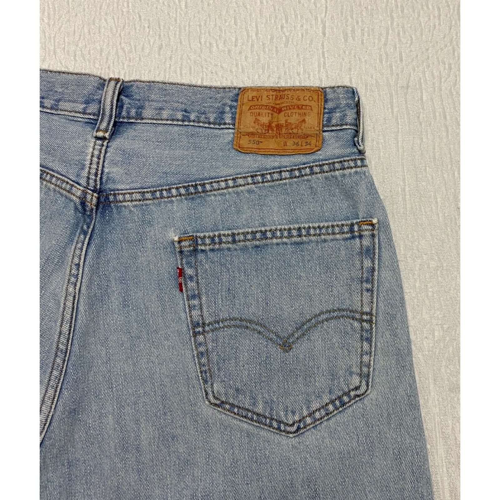 Levi's VINTAGE Levi's 550 Relaxed Fit Mens Jeans 34×33 Blue Light Wash 90s Retro Size US 34 / EU 50 - 3 Thumbnail