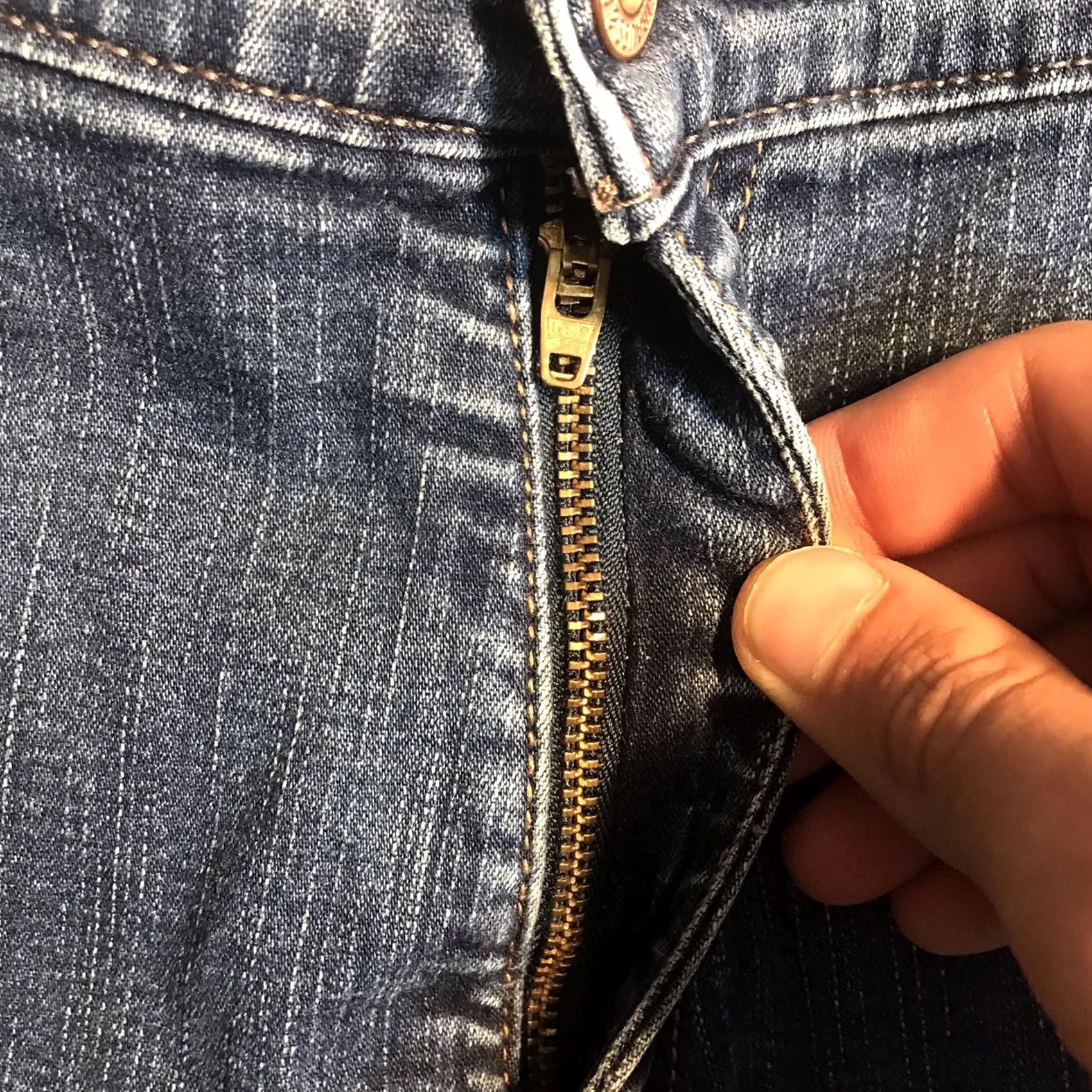 Levi's VINTAGE Levi's 512 Jeans Womens Regular Slim Straight 18 Inseam 26 Blue Denim 100% Cotton Bohemian 80s 90s Classic Hemmed Size 40" / US 18 - 6 Thumbnail