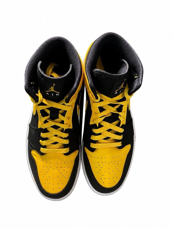 Jordan Brand Air Jordan 1 Mid “New Love” (2017) – 554724-035 Size 9.5 Size US 9.5 / EU 42-43 - 5 Thumbnail