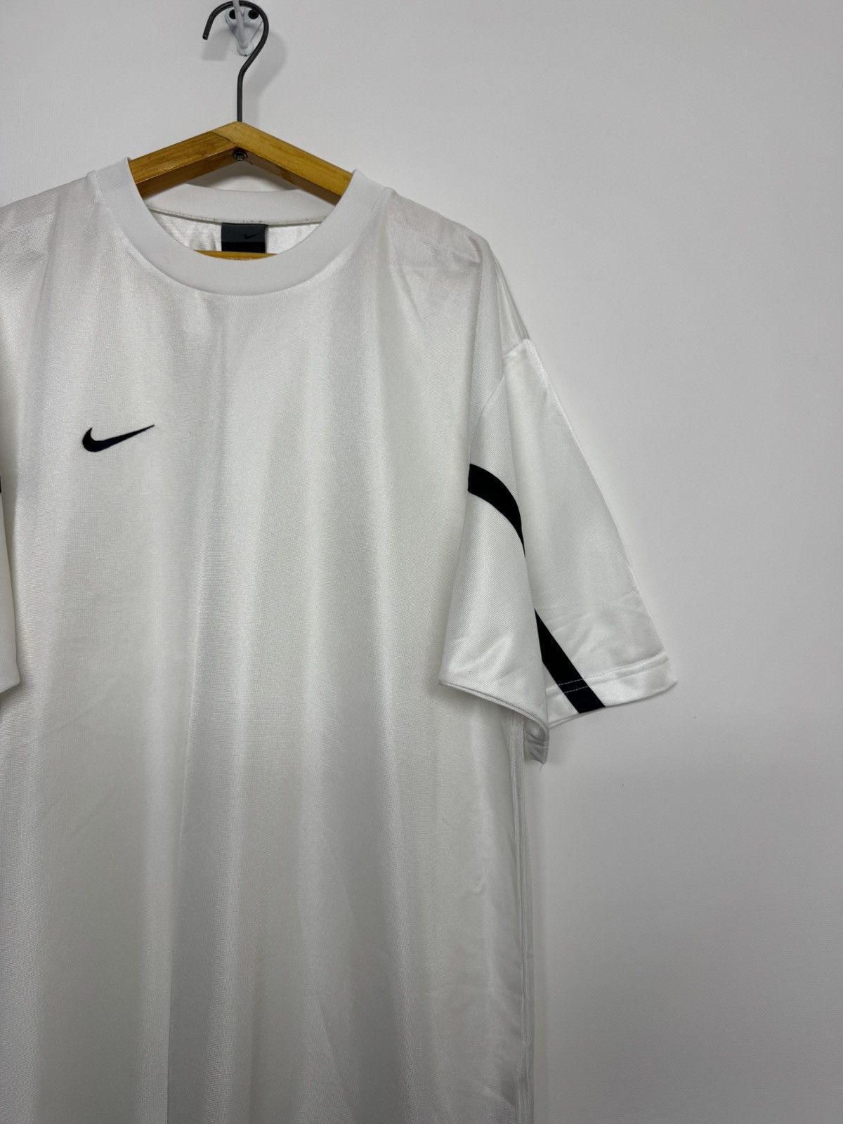 Nike Vintage Y2k Nike Swoosh Logo T-Shirt Size US L / EU 52-54 / 3 - 6 Thumbnail