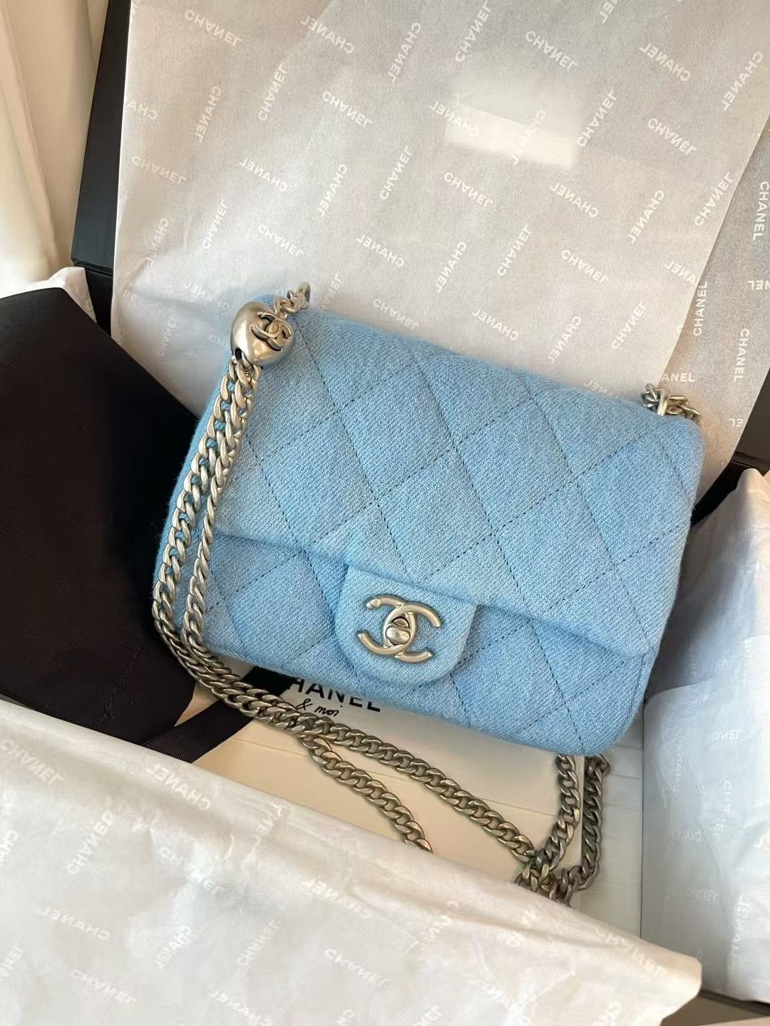 Chanel Pre-loved Bag Very good condition Size ONE SIZE - 1 Thumbnail