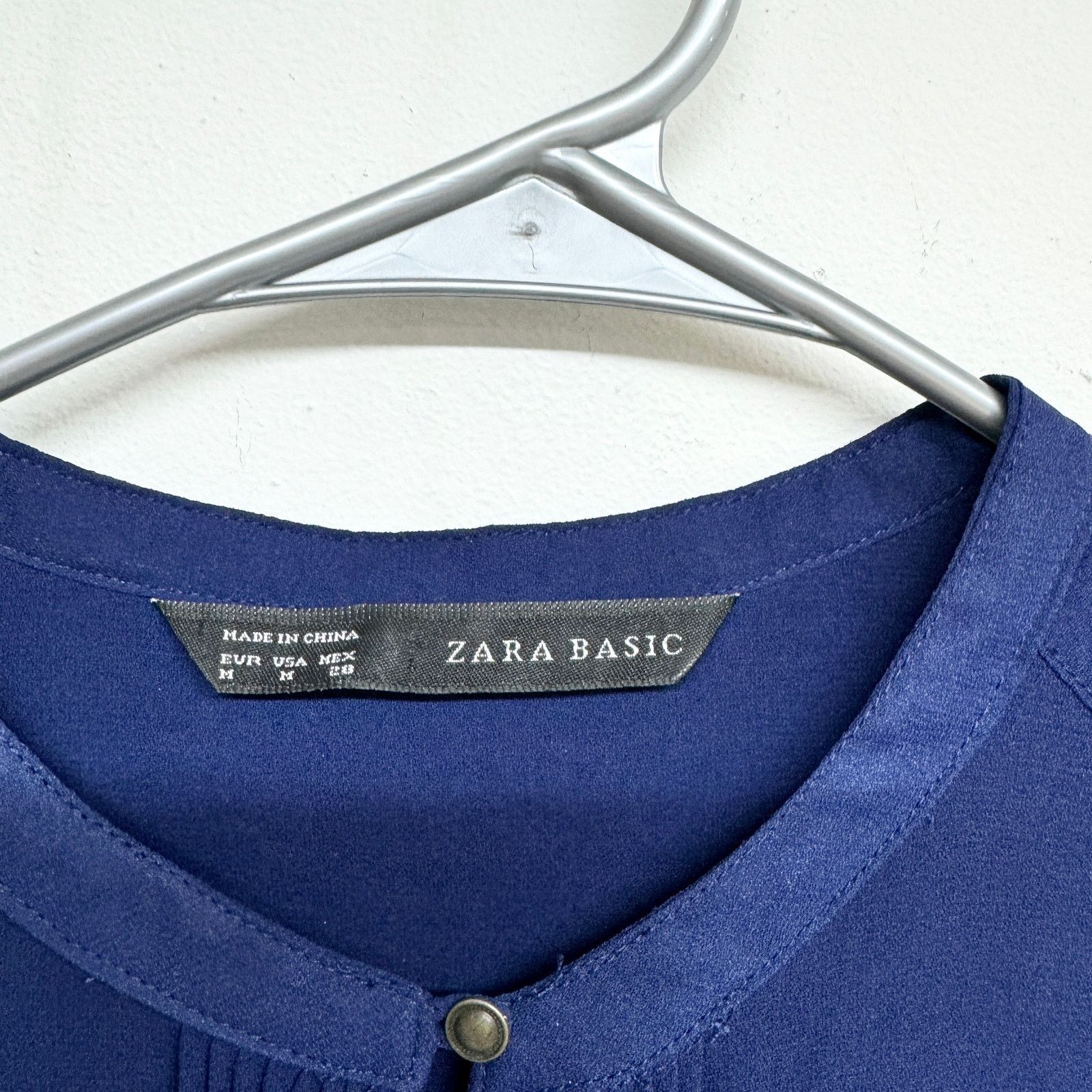 Zara Zara Basic Navy Long Sleeve Button Neckline Blouse Top MD Size M / US 6-8 / IT 42-44 - 2 Thumbnail