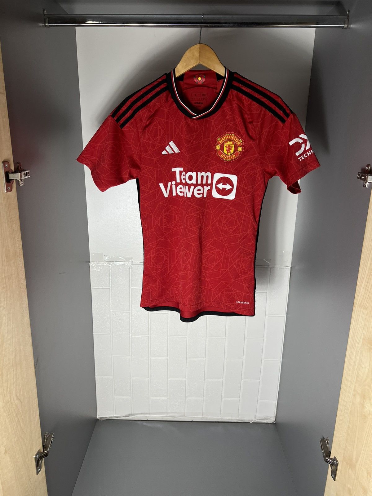 Adidas VINTAGE ADIDAS FC MANCHESTER UNITED ENGLAND SOCCER JERSEY Size US S / EU 44-46 / 1 - 1 Thumbnail