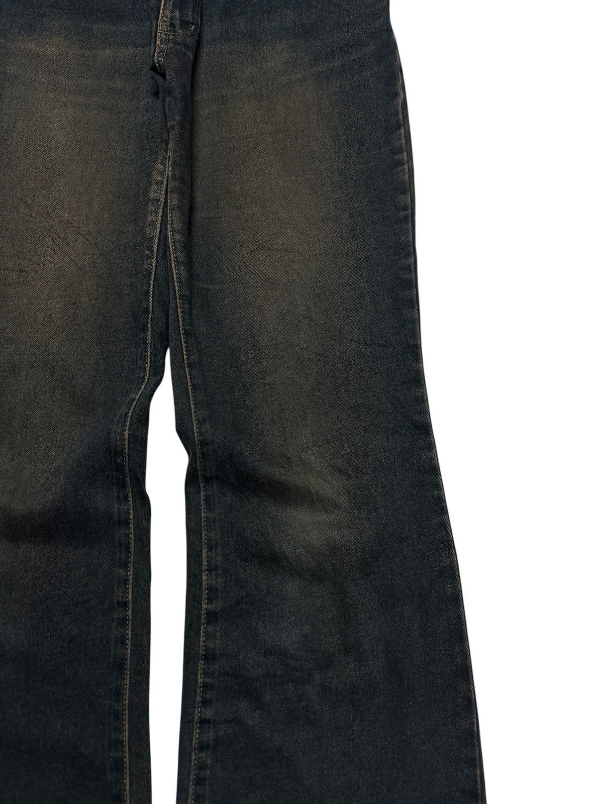 Tornado Mart VINTAGE JAPANESE FLARED RUSTY MUDWASHED DARK DENIM Size US 30 / EU 46 - 4 Thumbnail