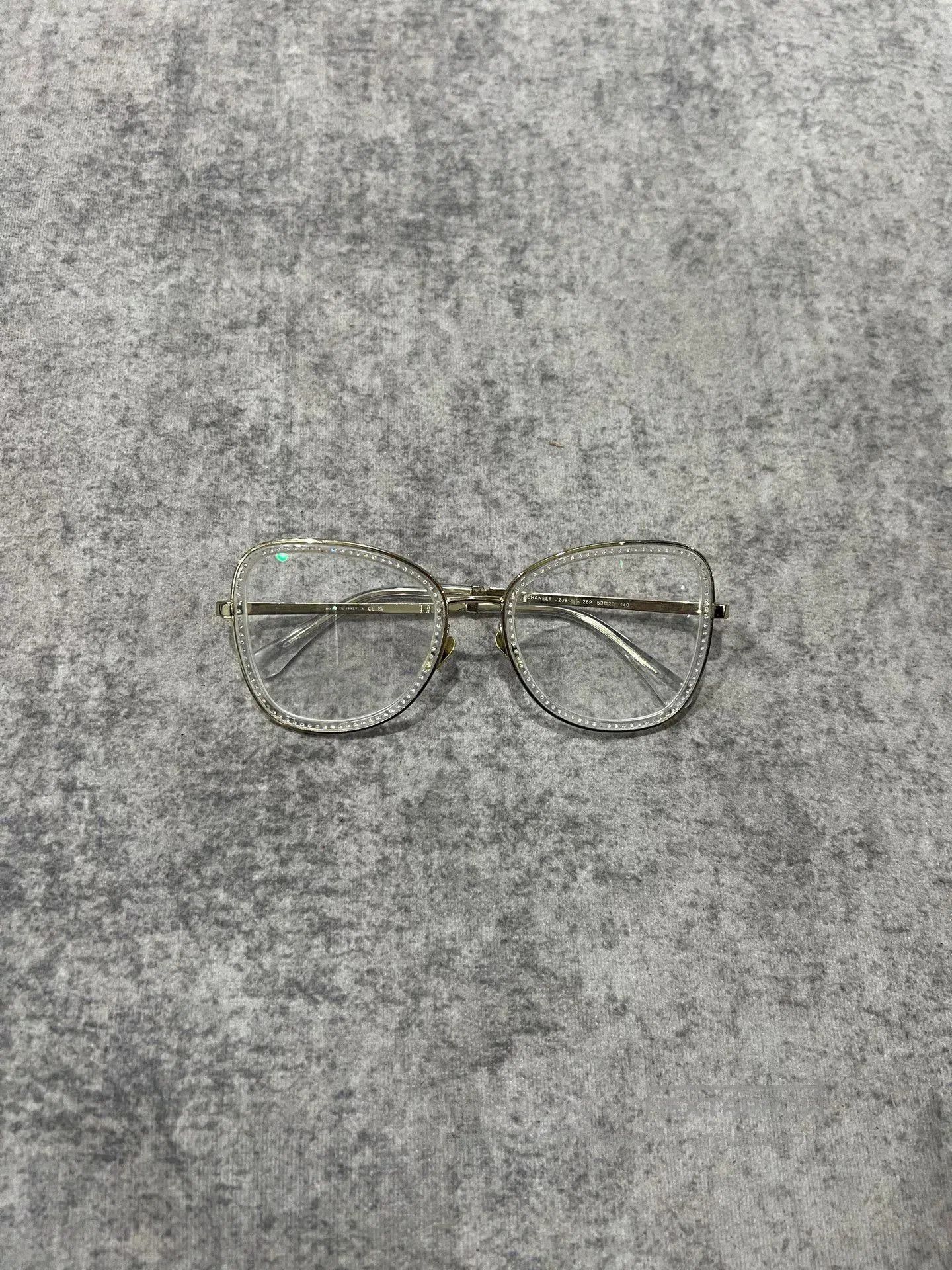 Chanel Chanel Diamond-Embellished Frame Glasses. Size ONE SIZE - 1 Thumbnail