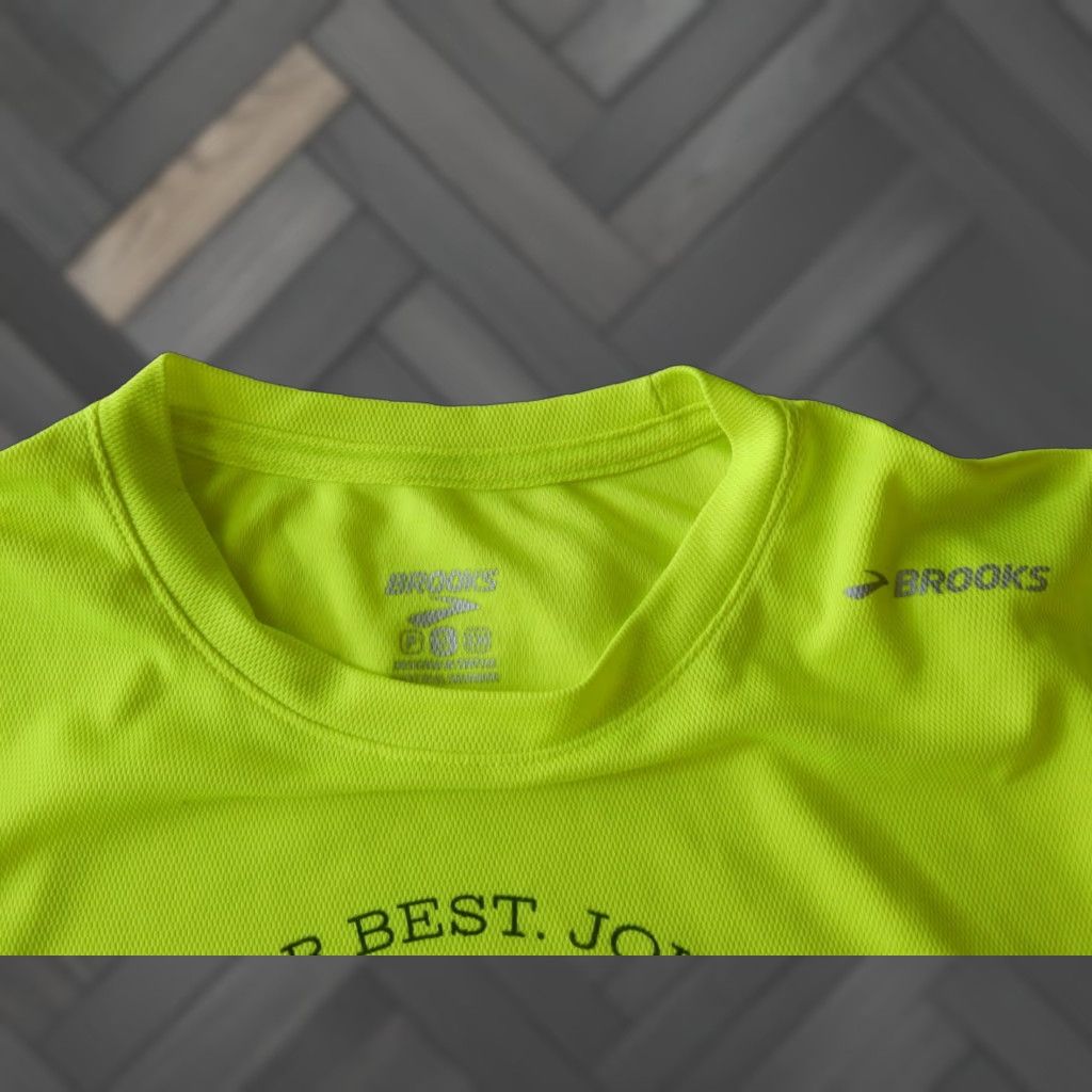 Brooks Brooks Men's T-Shirt Size S Running Short Sleeve Graphic Print Green Polyester Regular Activewear Mens Size US S / EU 44-46 / 1 - 1 Thumbnail