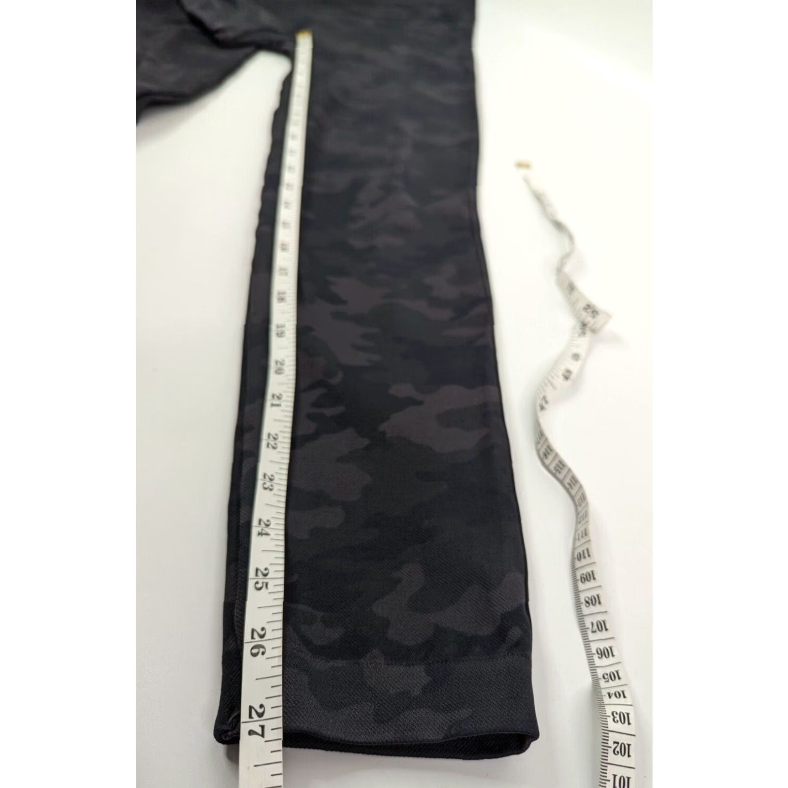 Spanx Spanx Look At Me Now Seamless Leggings Camouflage Black XL Womens Leggings Pull On (Camouflage) Size 40" / US 18 - 6 Thumbnail