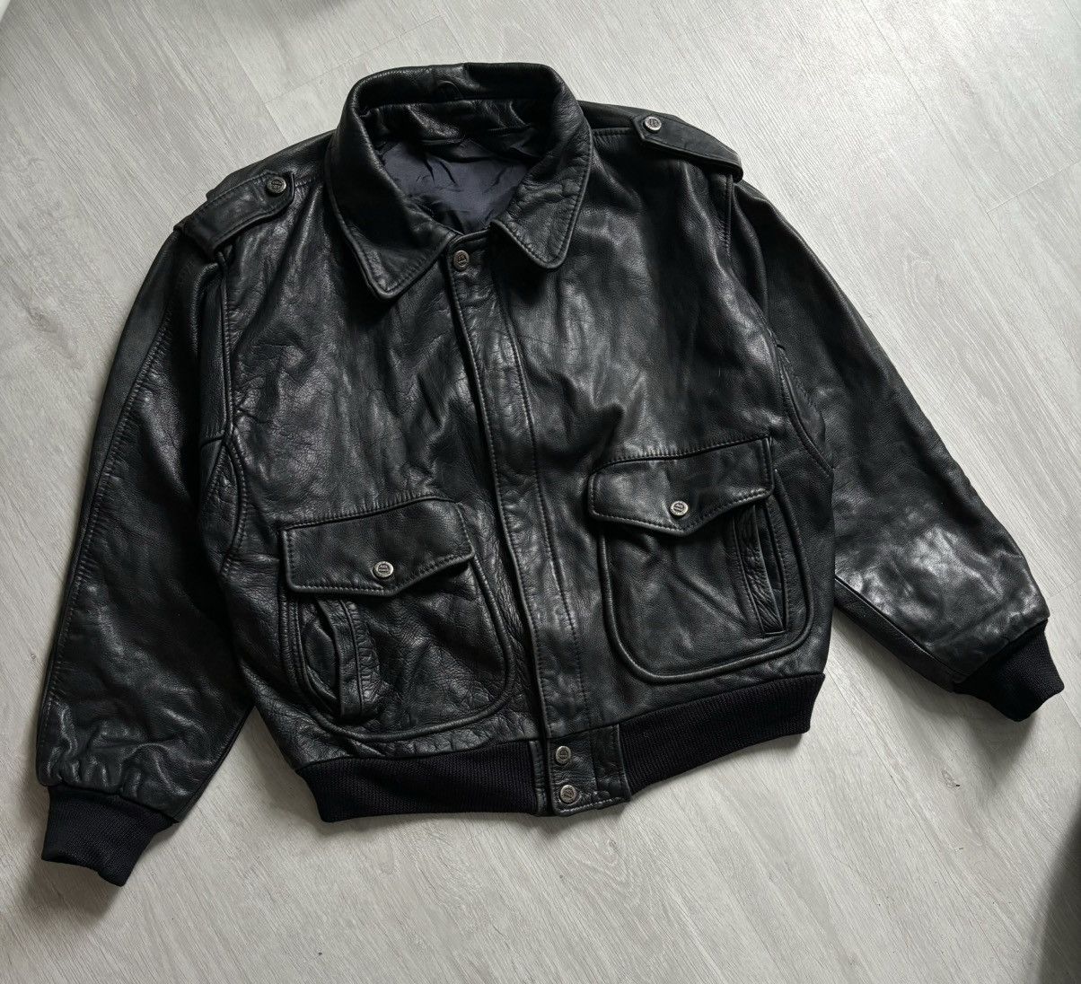 Vintage A-2 vintage Leather aviation bomber jacket 1970s Size US L / EU 52-54 / 3 - 1 Thumbnail