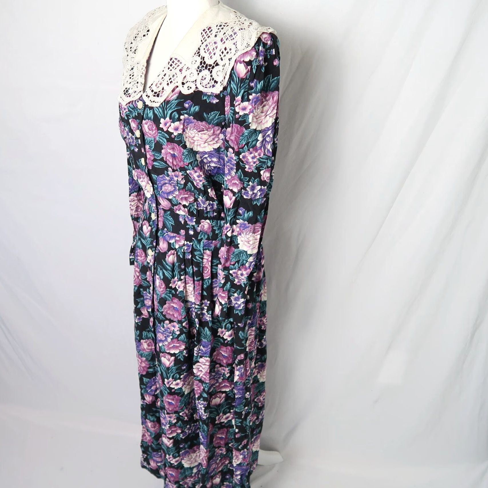 Vintage VINTAGE 80s black purple green floral maxi dress crochet collar Shirt Dress M Adults Women's 1980s casual arts & crafts pockets Size M / US 6-8 / IT 42-44 - 3 Thumbnail