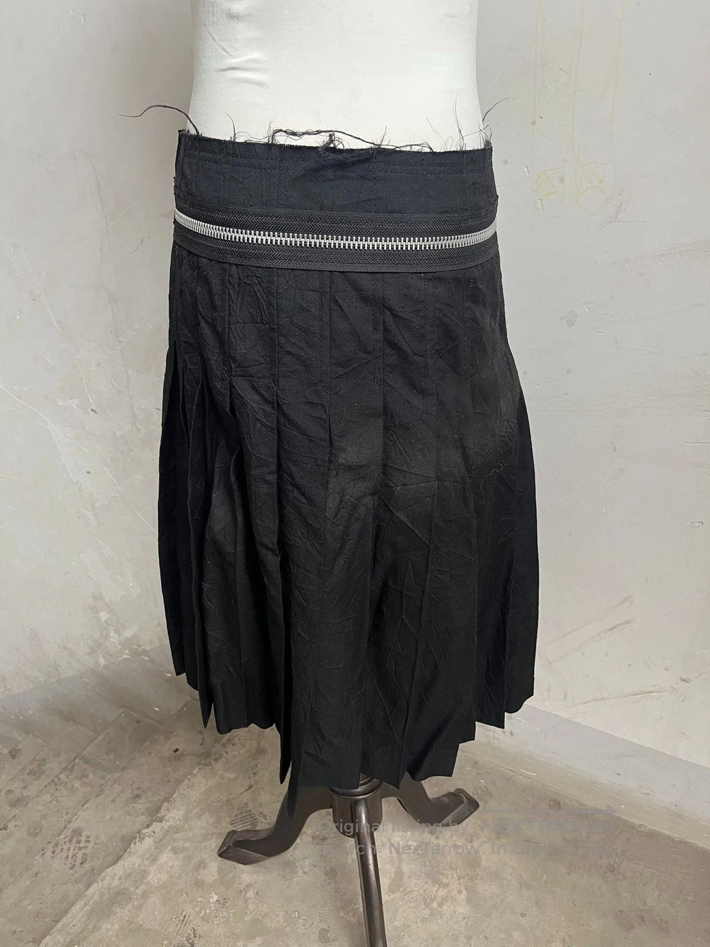 Rei Kawakubo Comme des Garçons Frayed Pleated Skirt. Size 39" - 6 Thumbnail