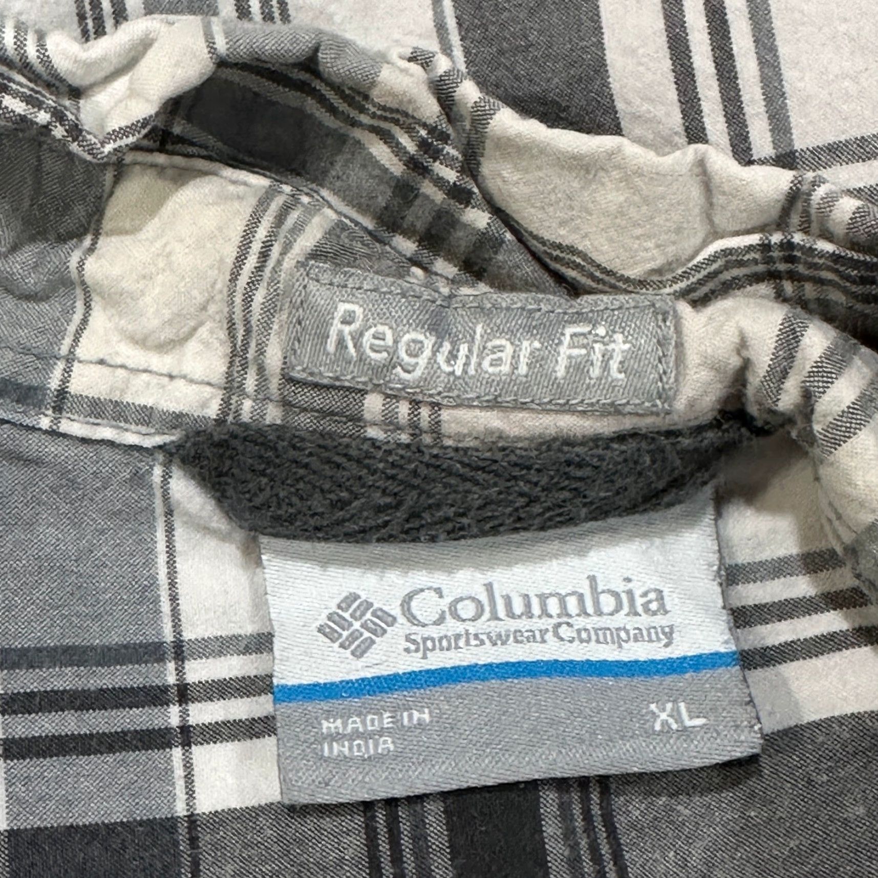 Vintage Columbia Shirt Men XL Gray White Plaid Short Sleeve Button Up Casual Travel Mens XL Gray Plaid Short Sleeve Button-Up Size US XL / EU 56 / 4 - 4 Thumbnail