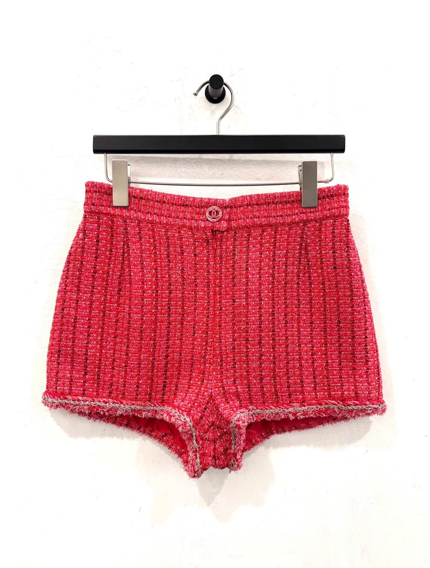Chanel Chanel Pre CC Crystal Button Red Tweed Knit Shorts Women's Size 27" / US 4 / IT 40 - 1 Thumbnail