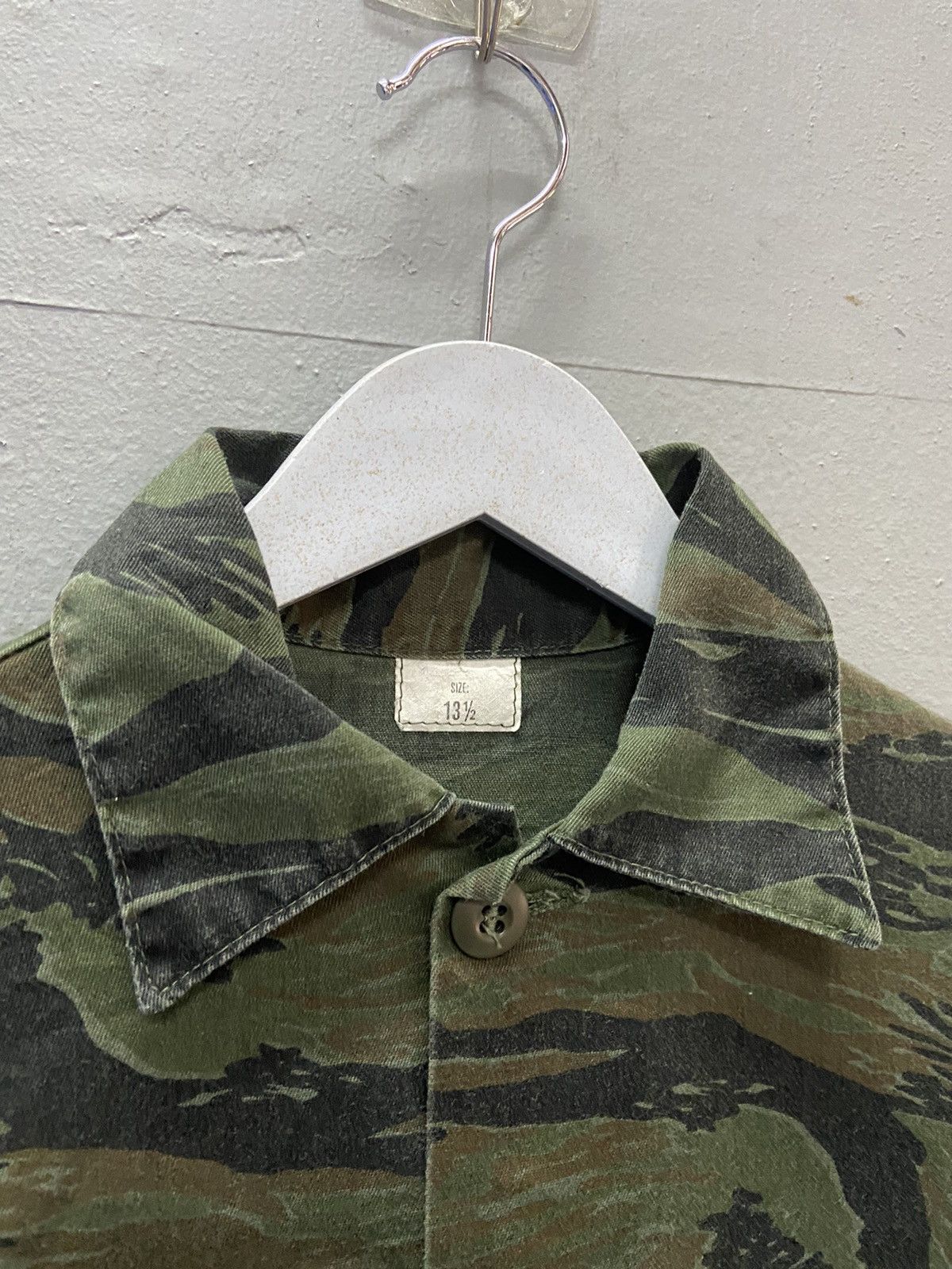 Vintage VINTAGE ARMY TIGER STRIPE CAMOUFLAGED 90’s UNIFORM SHIRT Size US S / EU 44-46 / 1 - 3 Thumbnail