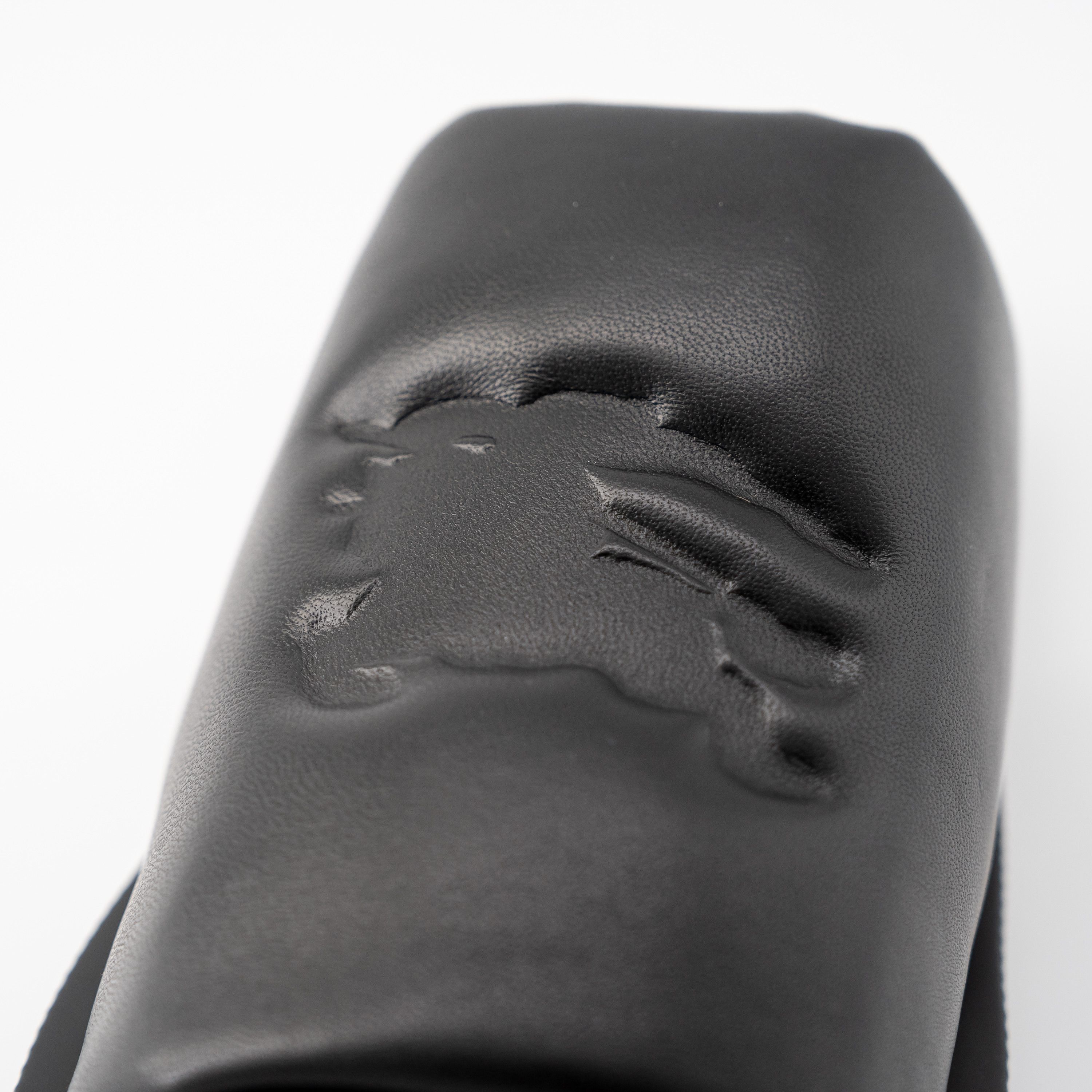 Burberry 39eu 9us Burberry Leather Slab Knight Slides Leather Black Size US 9 / IT 39 - 6 Thumbnail