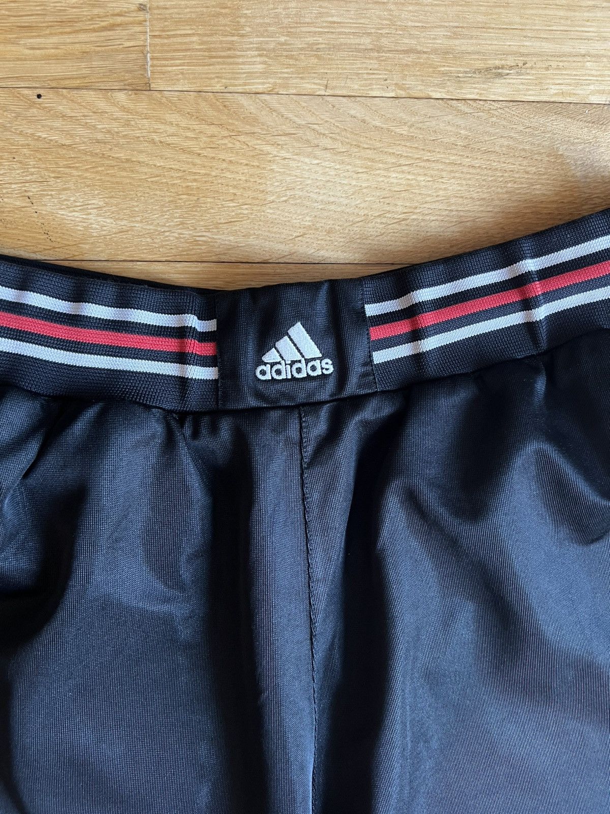Adidas Adidas Vintage shorts size M Size US 32 / EU 48 - 2 Thumbnail