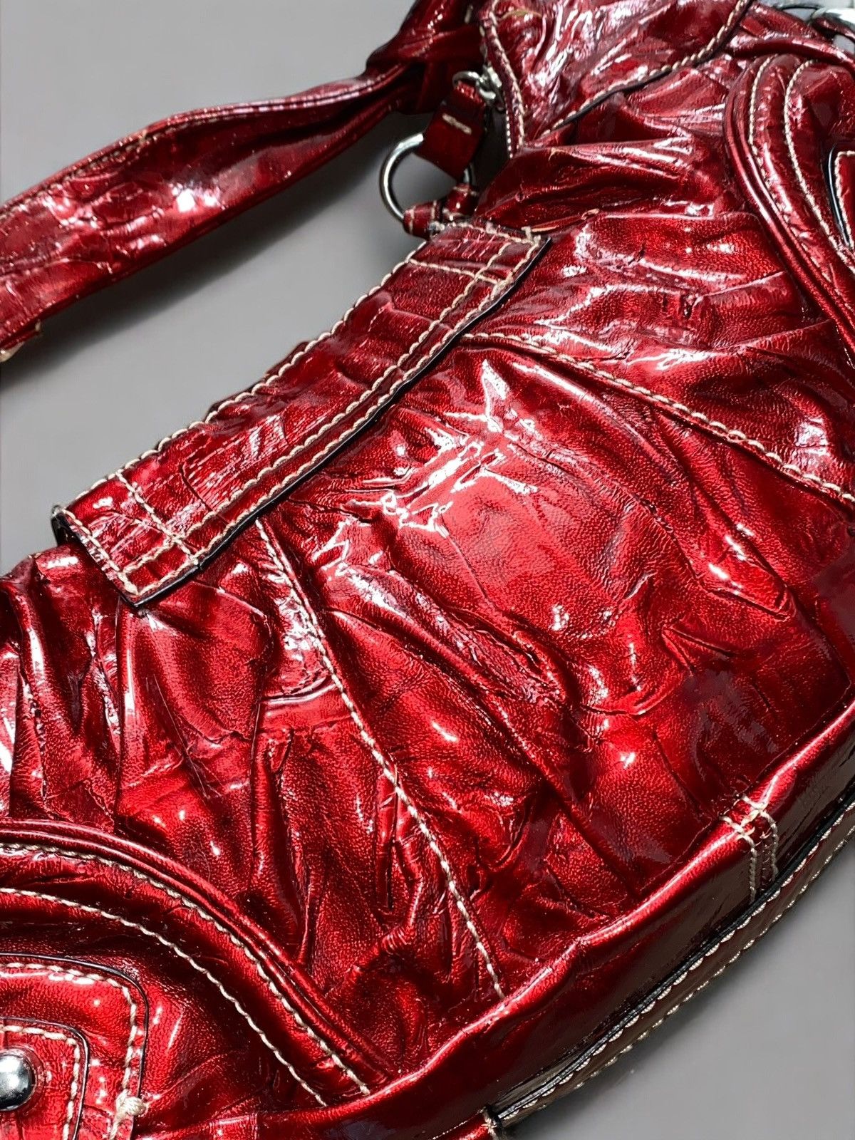 Guess 🔥 Y2K GUESS RED PATENT LOGO BAG PARIS HILTON VIBES Size ONE SIZE - 9 Thumbnail