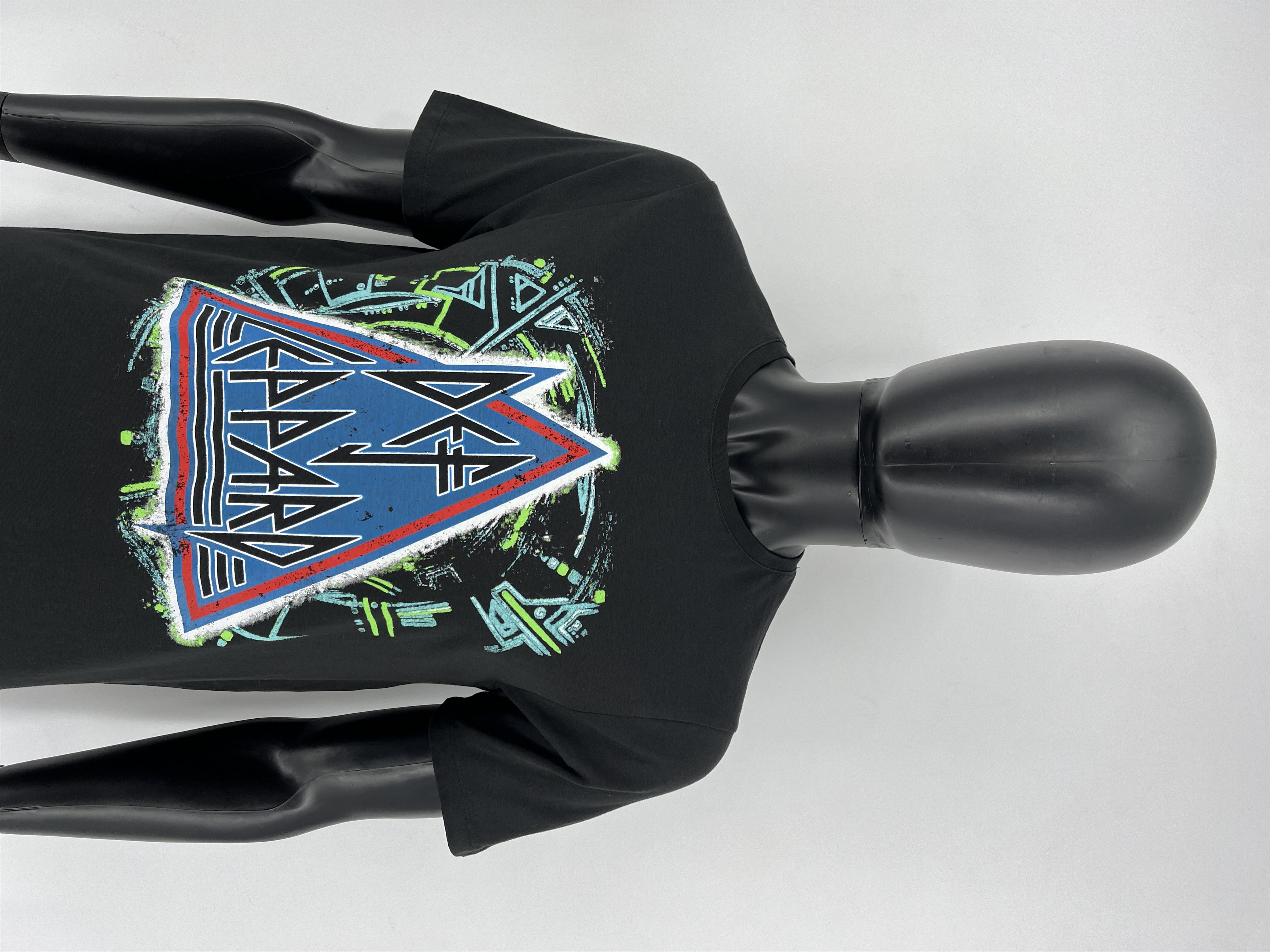 Band Tees Vintage Y2K Def Leppard Band Tee Size M Size US M / EU 48-50 / 2 - 1 Thumbnail