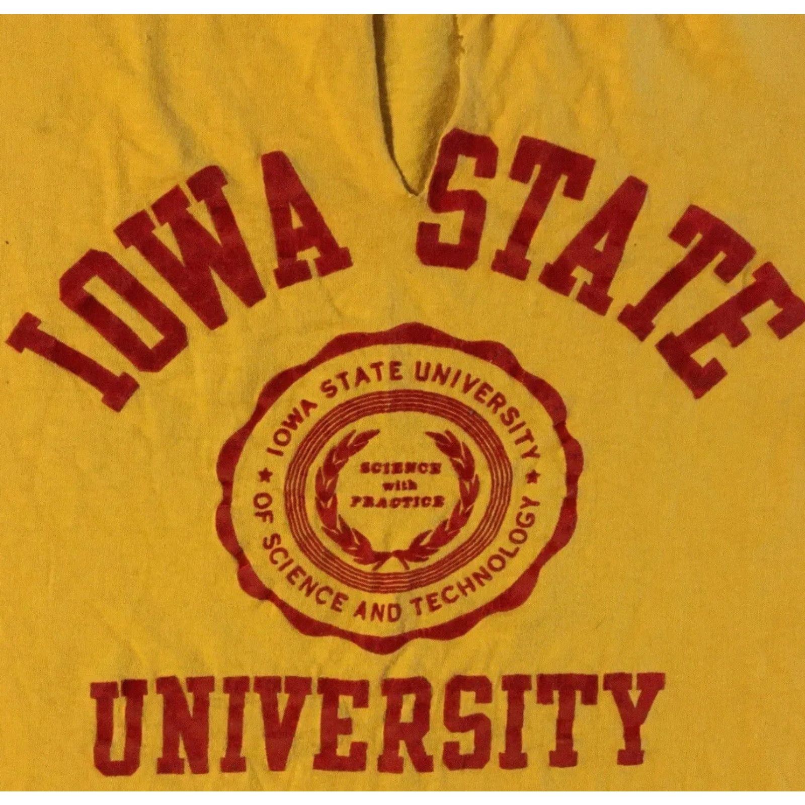 Vintage VINTAGE Iowa State Thrashed Faded Flock Shirt S Men Yellow 80s 90s College Sports Rock Music USA USA College Thrashed Track & Field PE Shirt Men Size US S / EU 44-46 / 1 - 2 Thumbnail