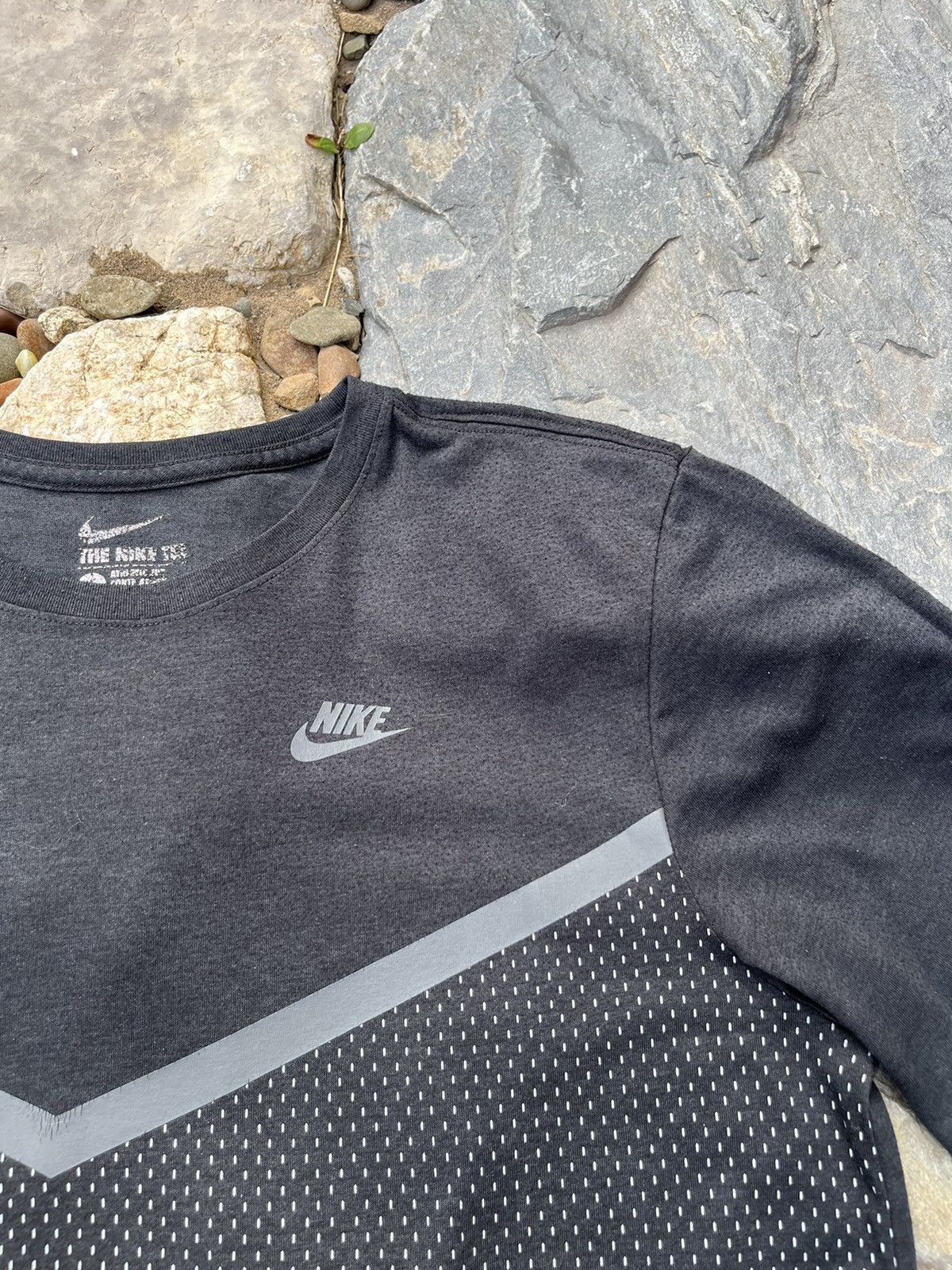 Nike Nike tech fleece drill y2k t-shirt tee chest logo swoosh Size US L / EU 52-54 / 3 - 8 Thumbnail