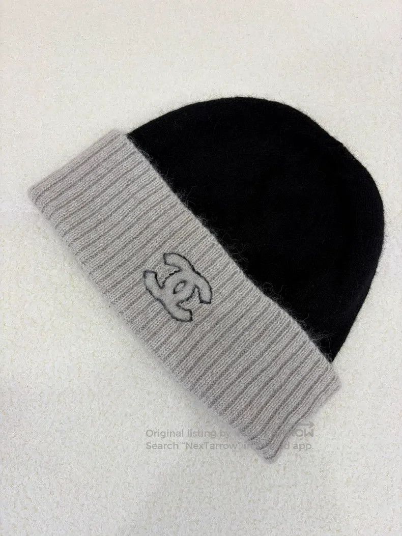 Chanel Chanel Beige and black colour-matched cashmere cold hat Size ONE SIZE - 1 Thumbnail
