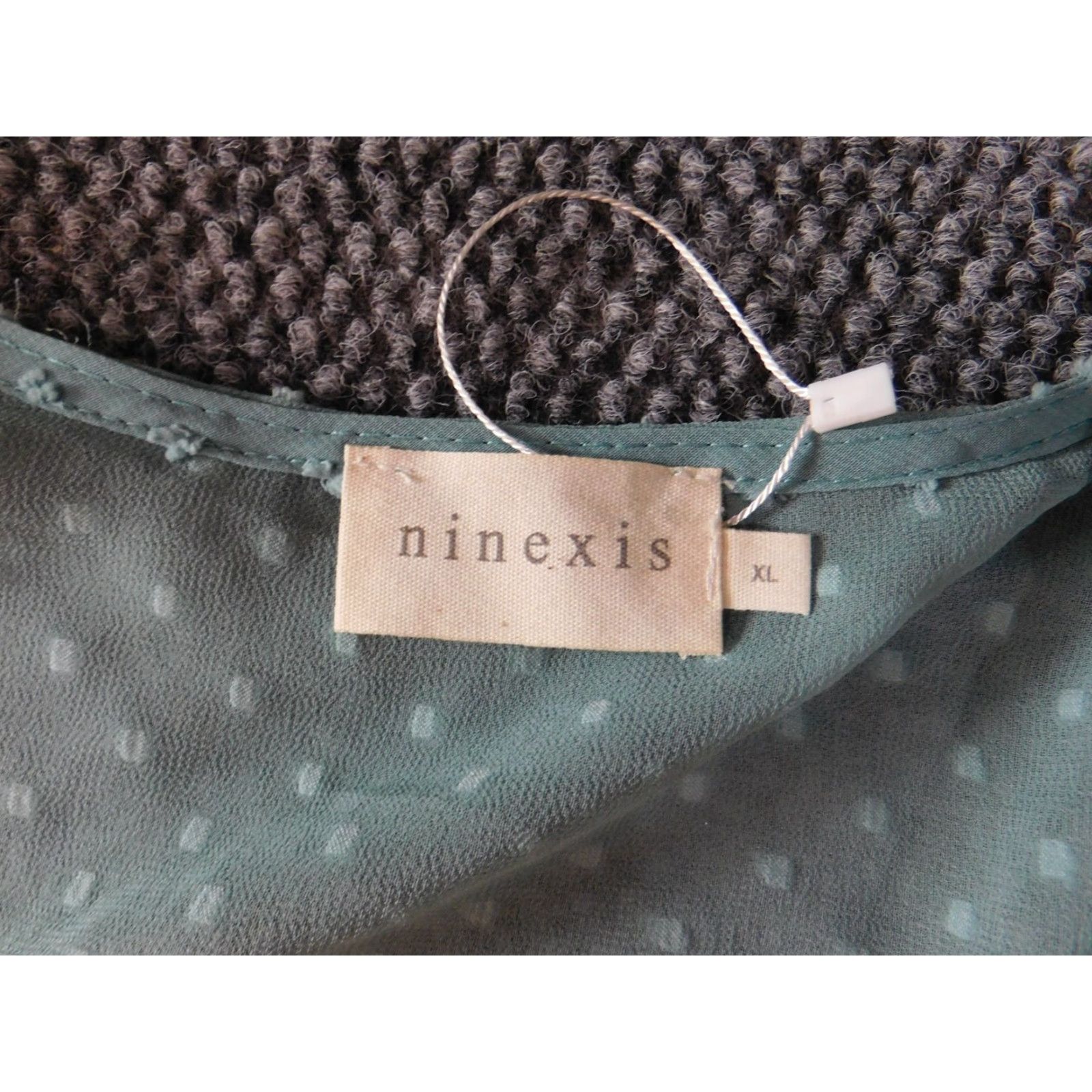 Vintage Ninexis Womens Blouse XL Green Cap Short Sleeve V-Neck Pullover Polka Dot Ruffle Polyester Rayon Casual Basic Classic Designer Size XL / US 12-14 / IT 48-50 - 4 Thumbnail