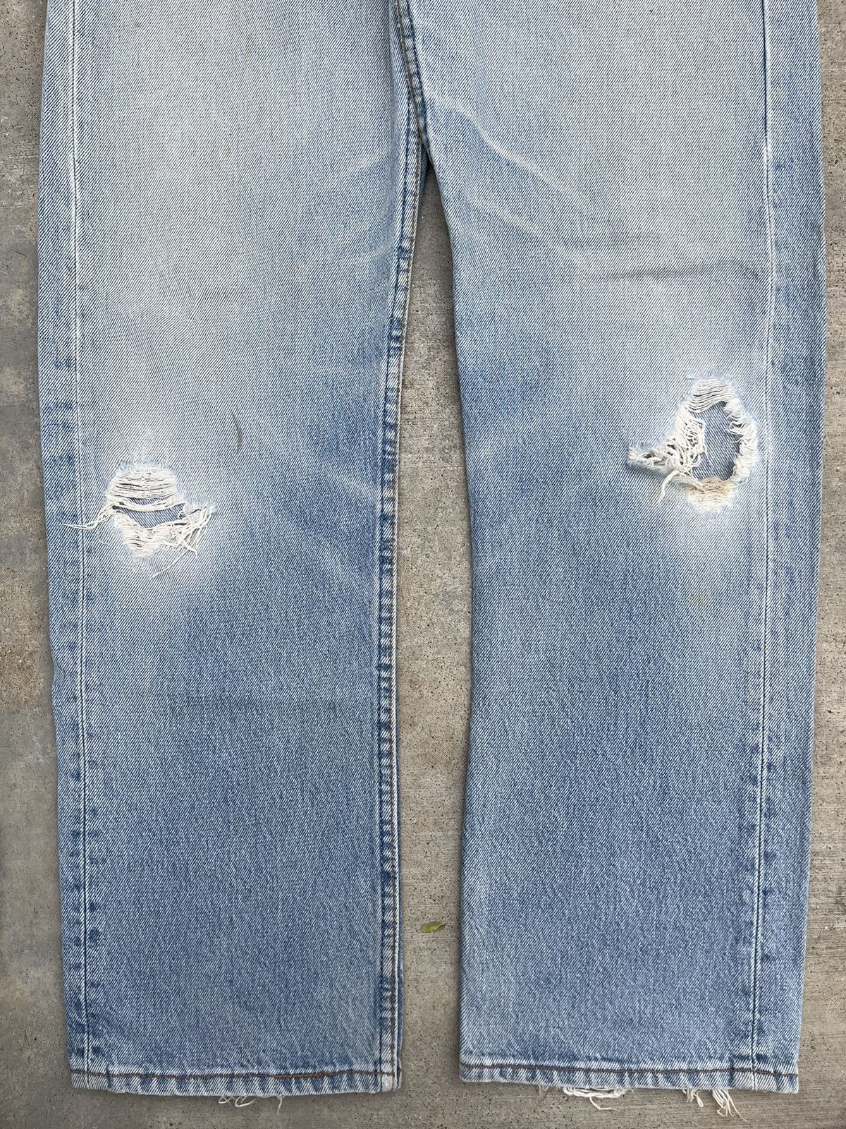 Levi's × Vintage VINTAGE LEVI’S 501 FADED LIGHT BLUE JEANS Size US 31 - 5 Thumbnail