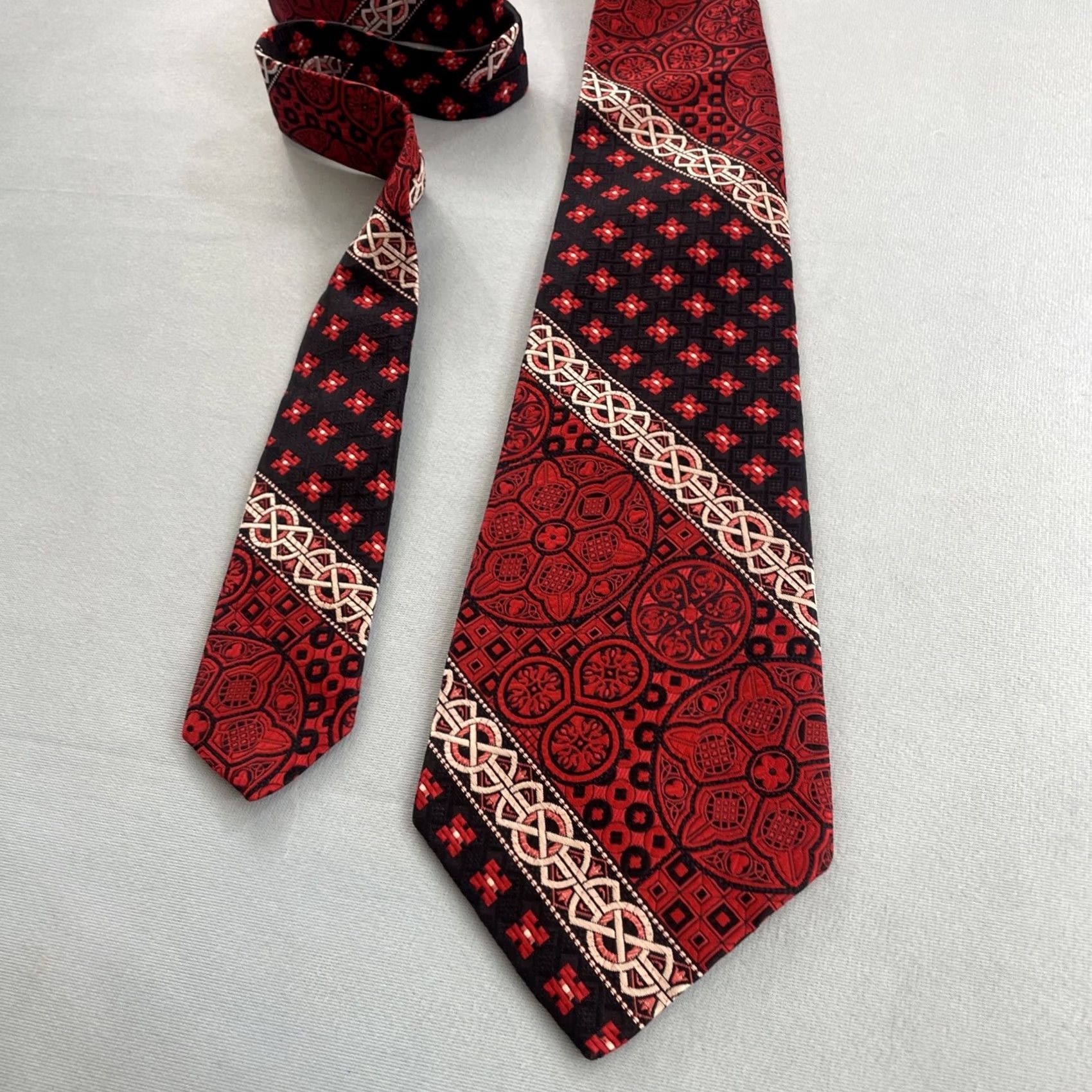 Vintage VINTAGE Necktie 4.5" Kipper Handmade Jacquard Rockabilly Mob Boss Red Black White Geometric Vintage Tugged Capable Wide Tie Mens Size ONE SIZE - 7 Thumbnail